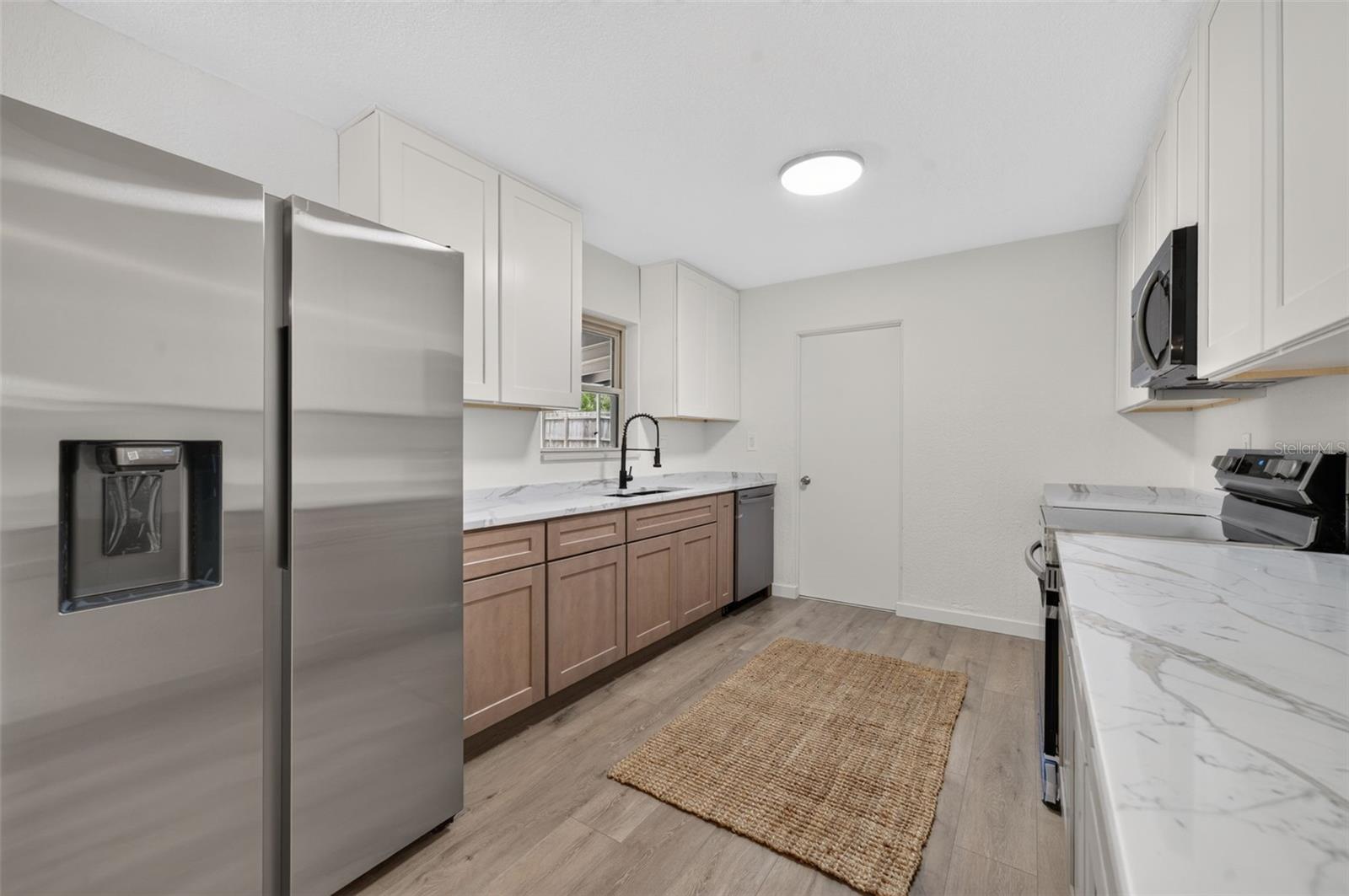 577 Parkdale Ct Property Photo 15