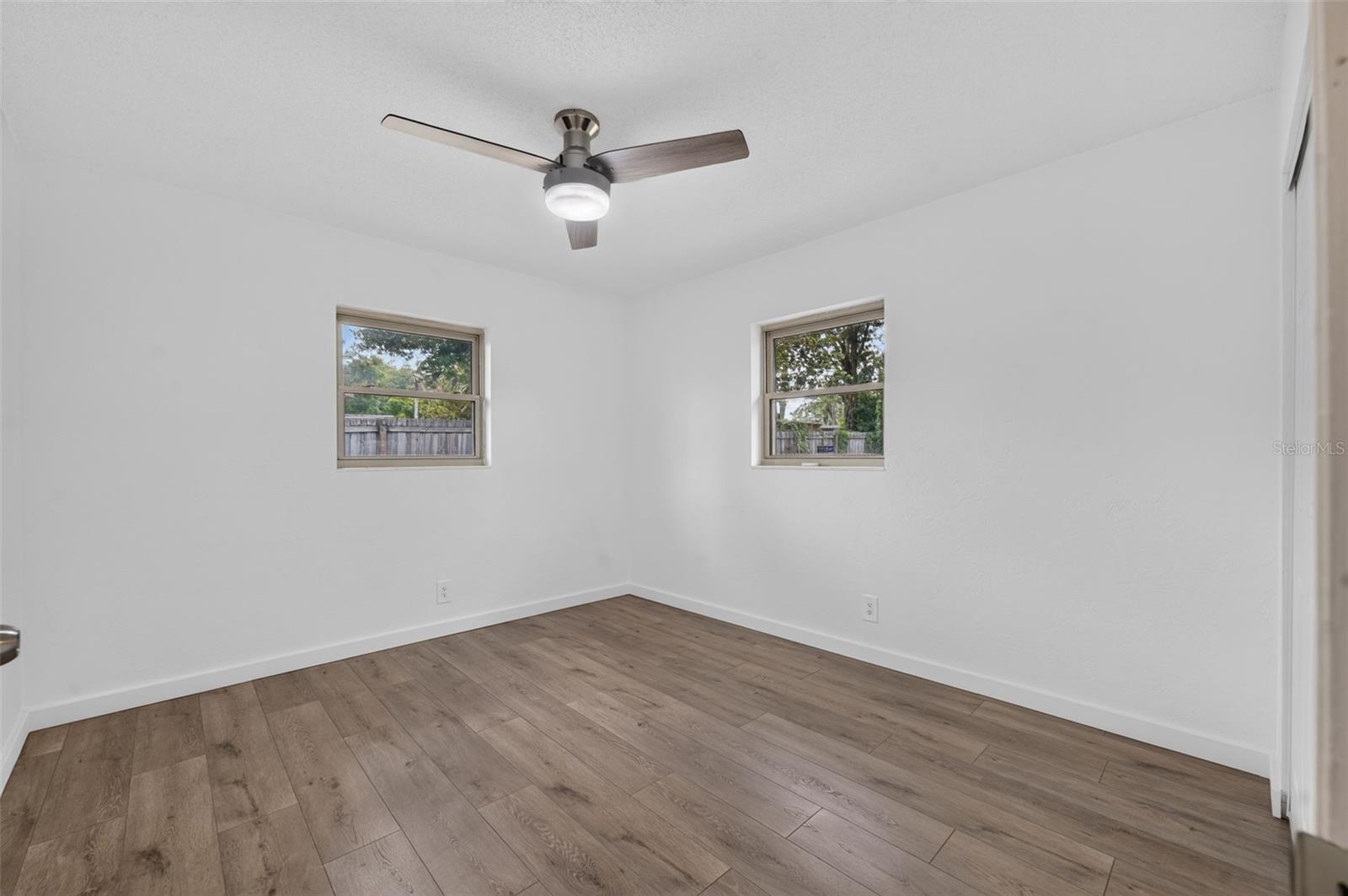 577 Parkdale Ct Property Photo 23
