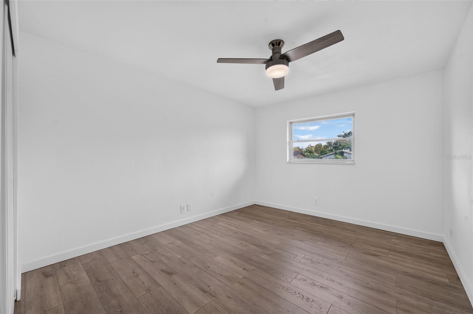 577 Parkdale Ct Property Photo 24