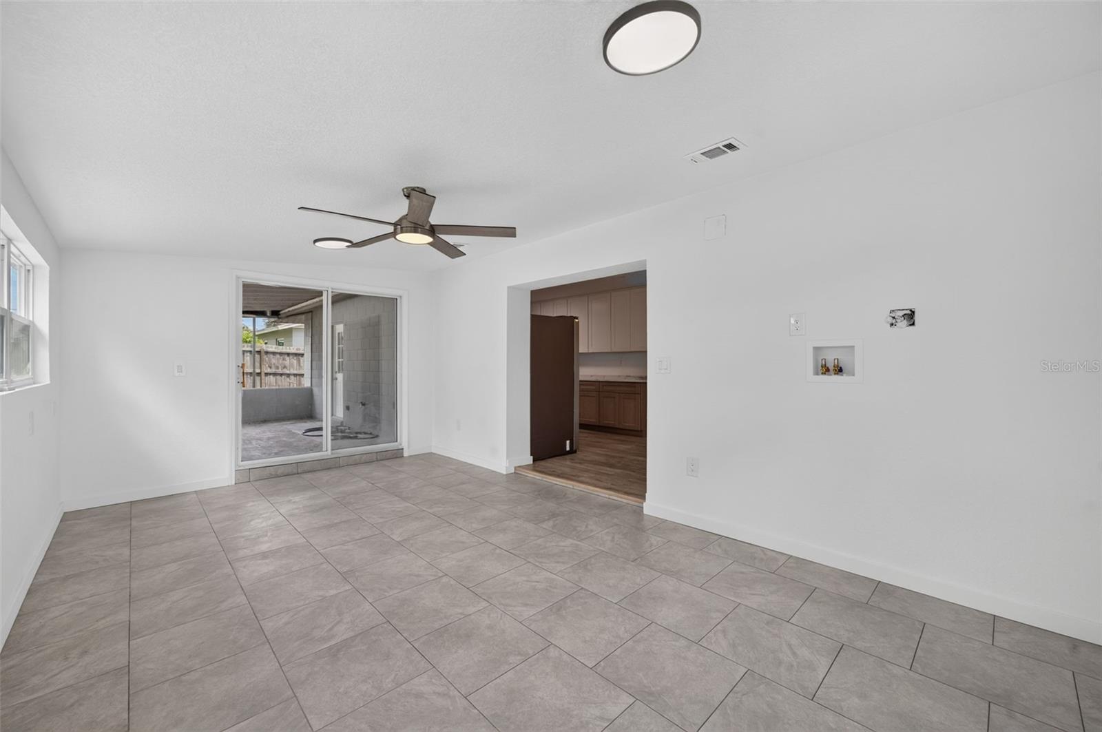 577 Parkdale Ct Property Photo 28