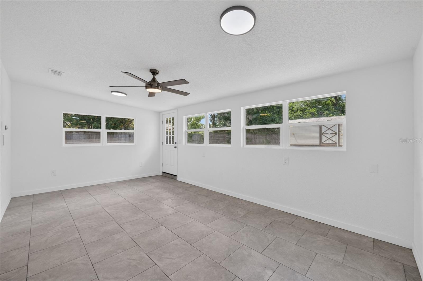 577 Parkdale Ct Property Photo 29