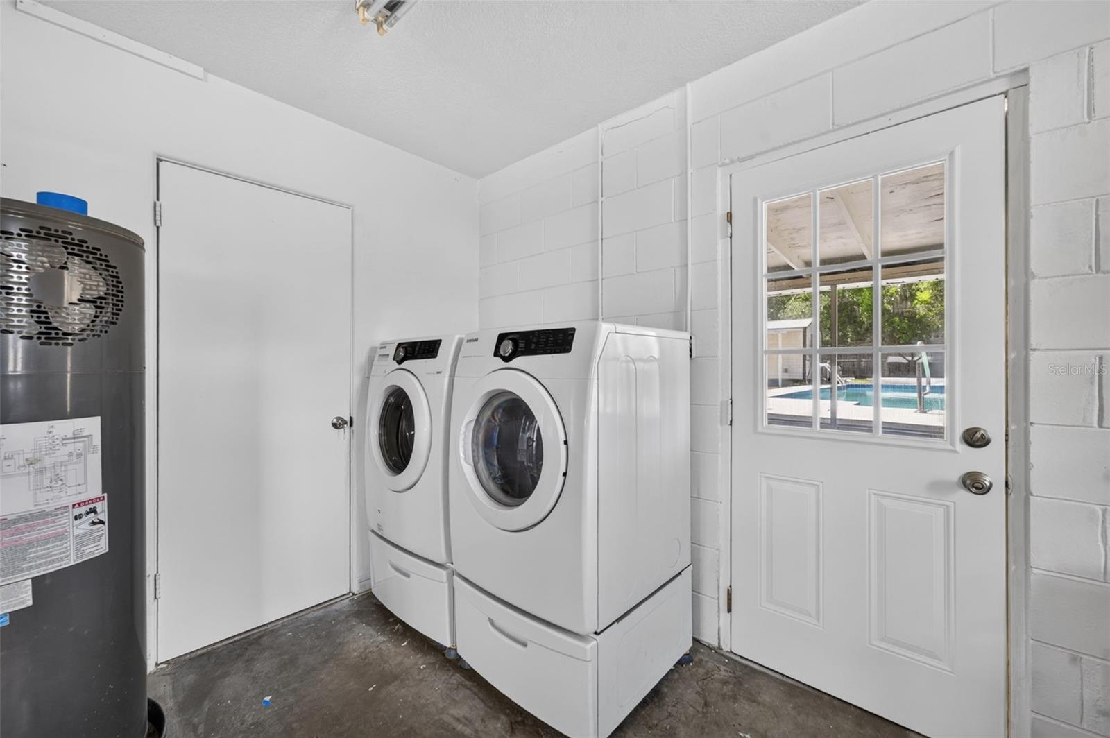 577 Parkdale Ct Property Photo 30
