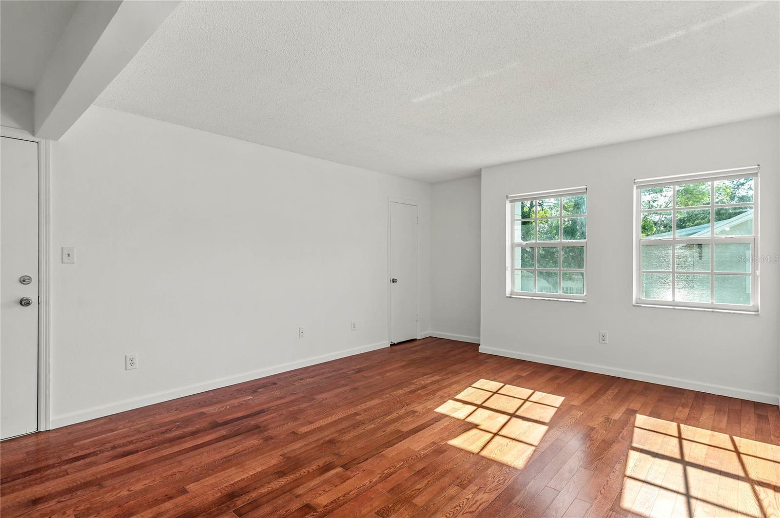 317 E Amelia St #7 Property Photo 8