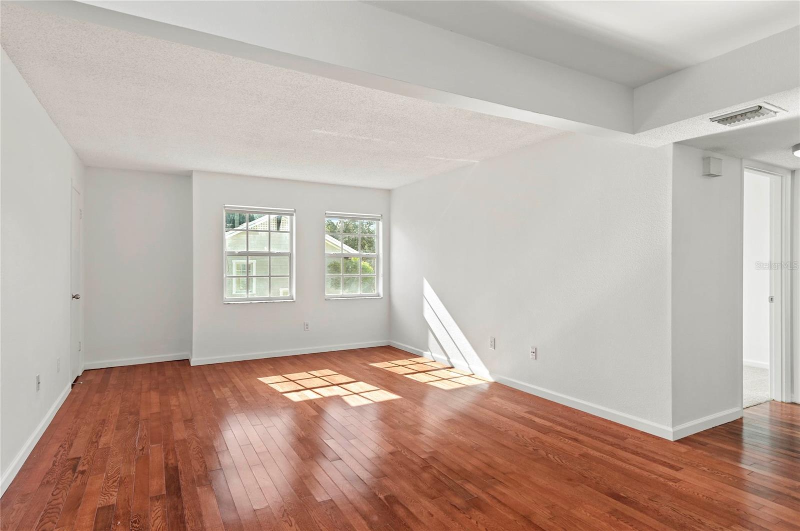 317 E Amelia St #7 Property Photo 10