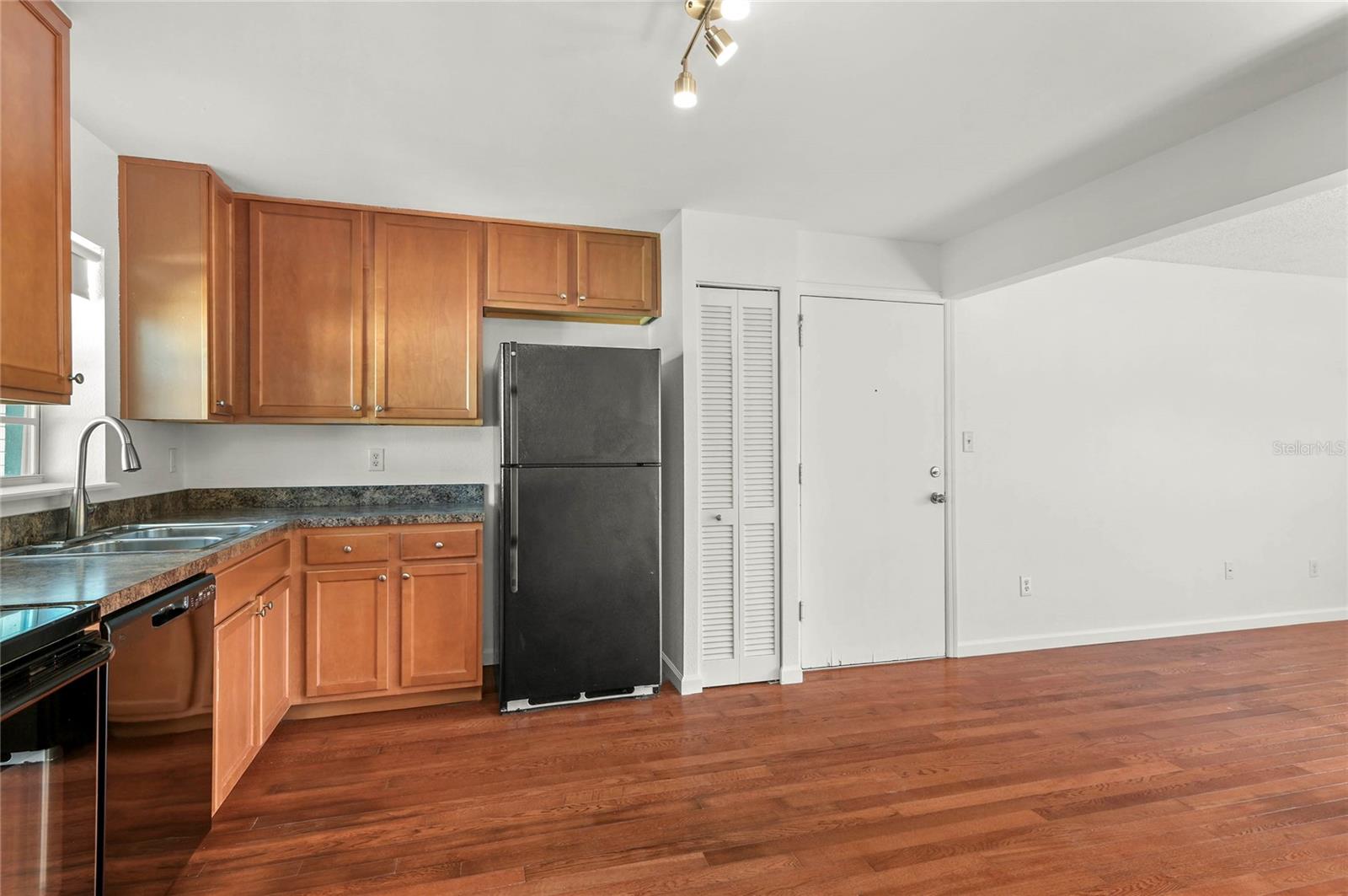317 E Amelia St #7 Property Photo 11
