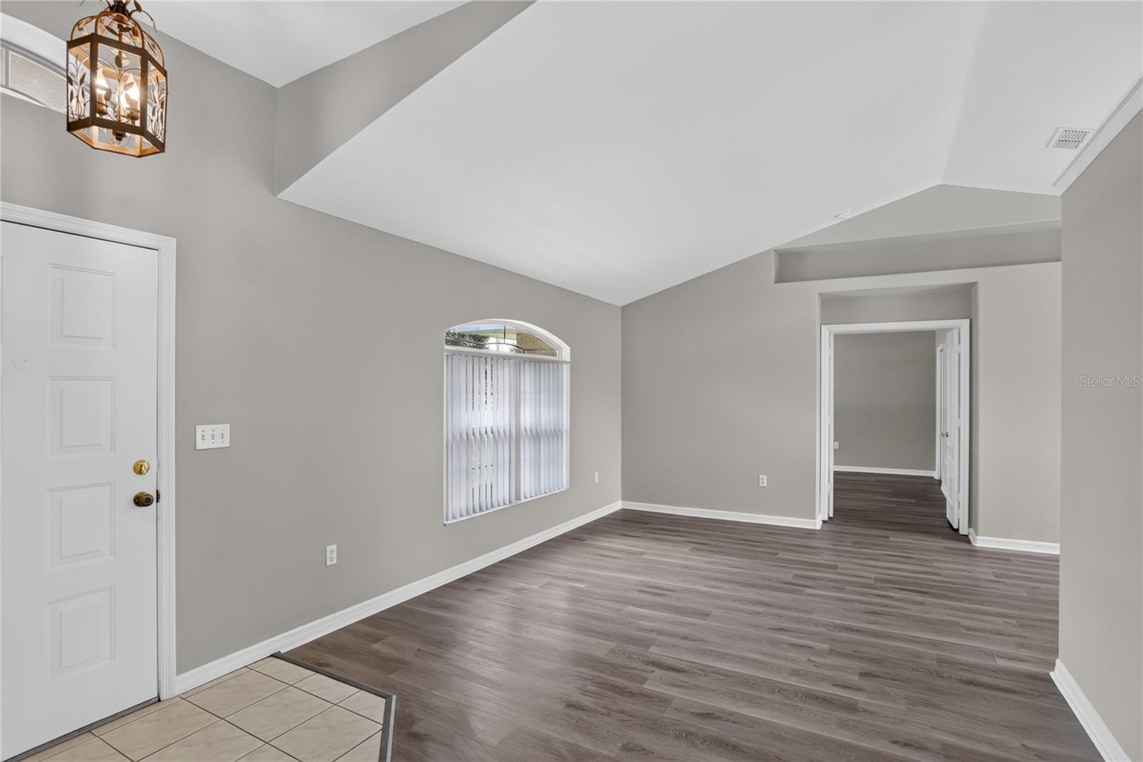 308 Clermont Dr Property Photo 5