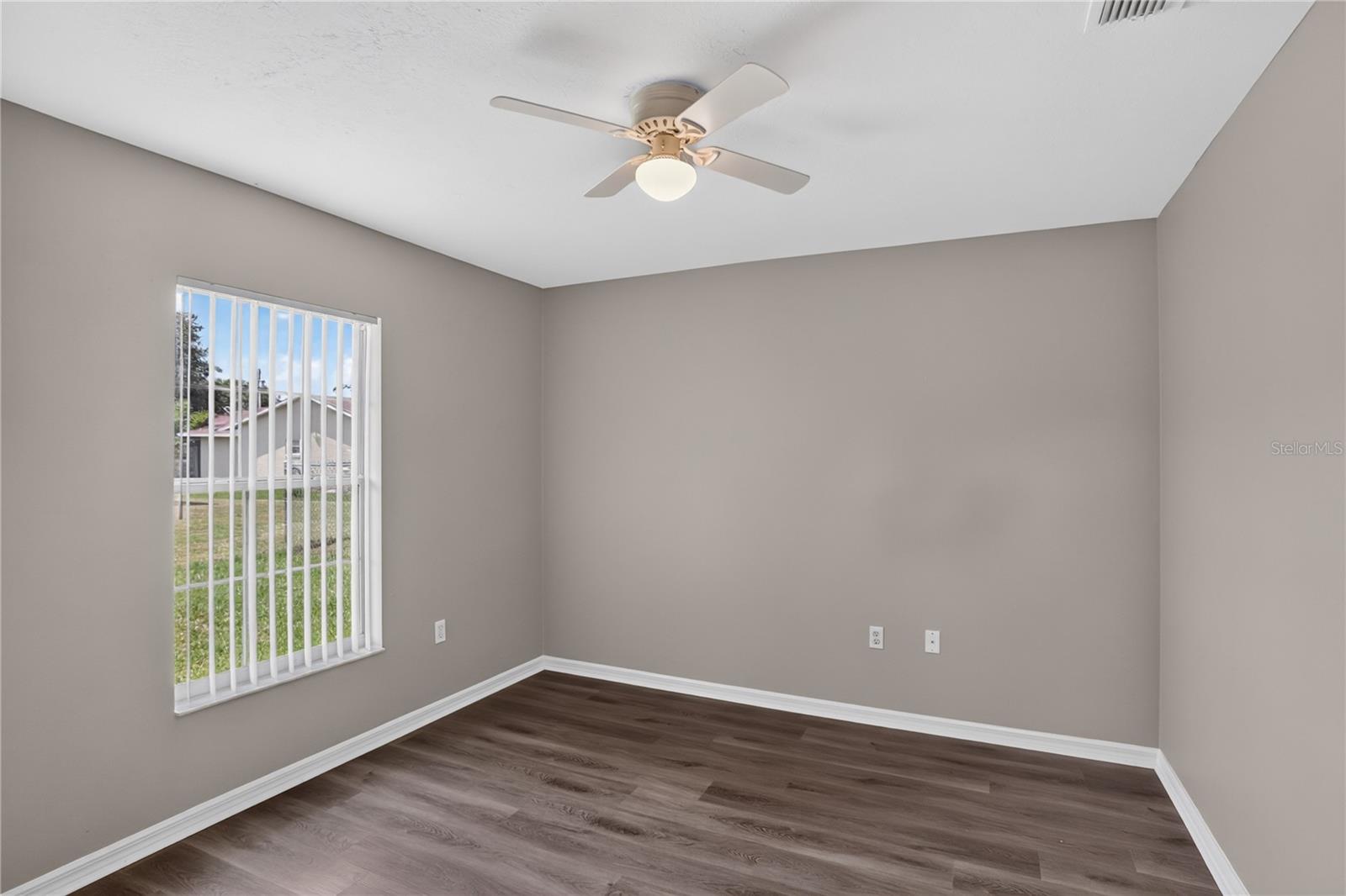 308 Clermont Dr Property Photo 32