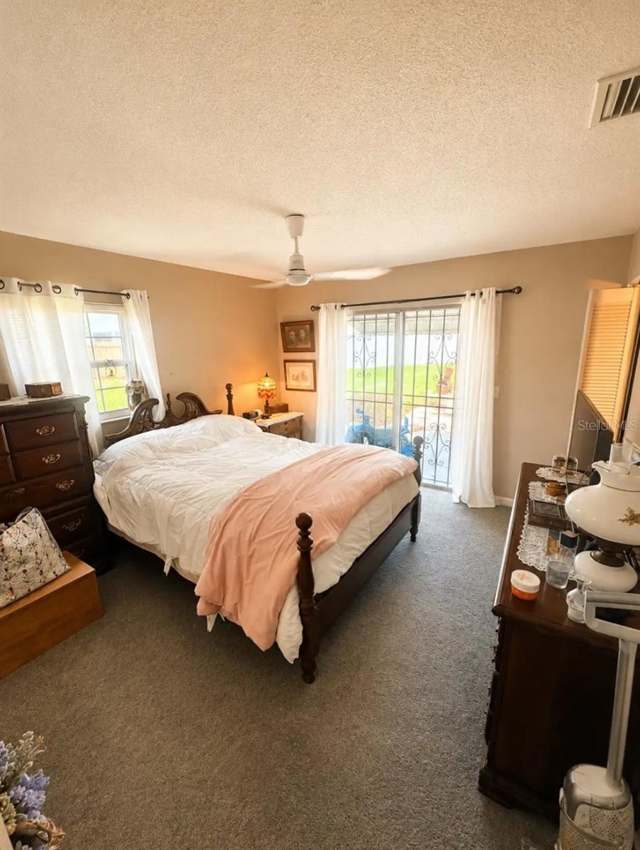 93 Glass Ct Property Photo 8