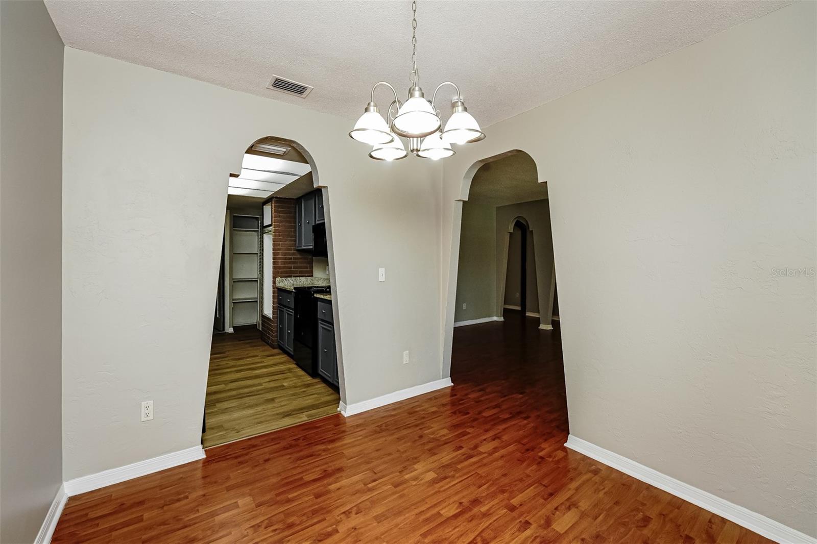 1402 Findlay St Property Photo 6