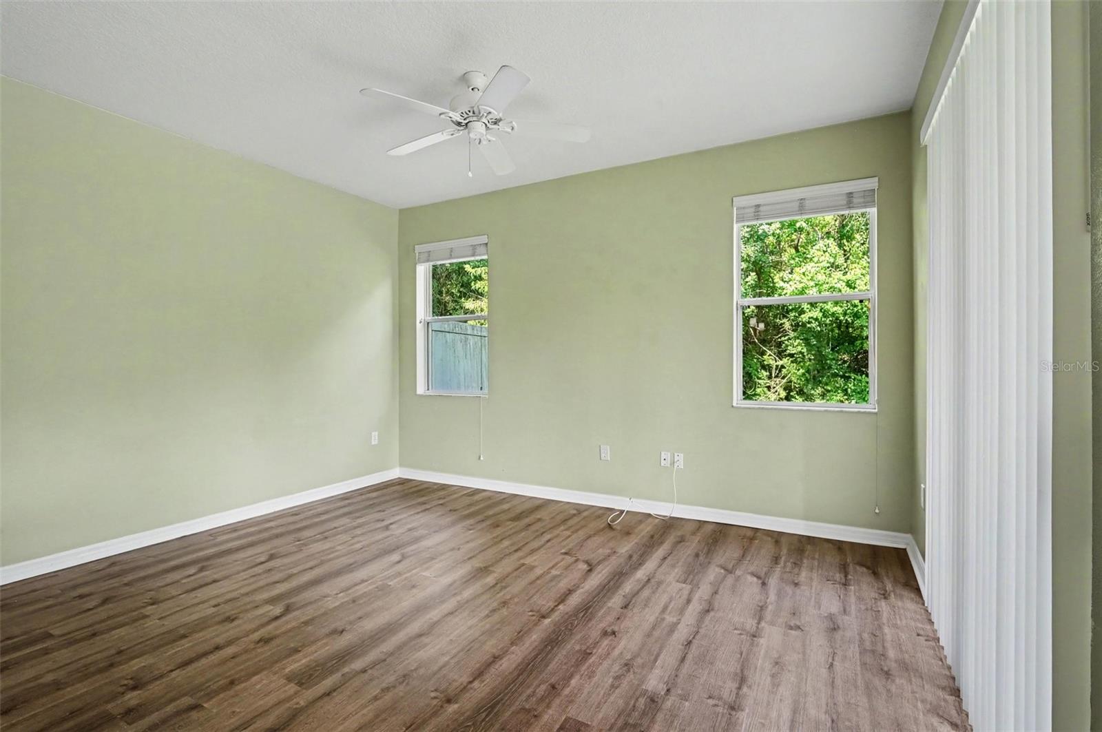 599 Lake Eagle Ln Property Photo 5