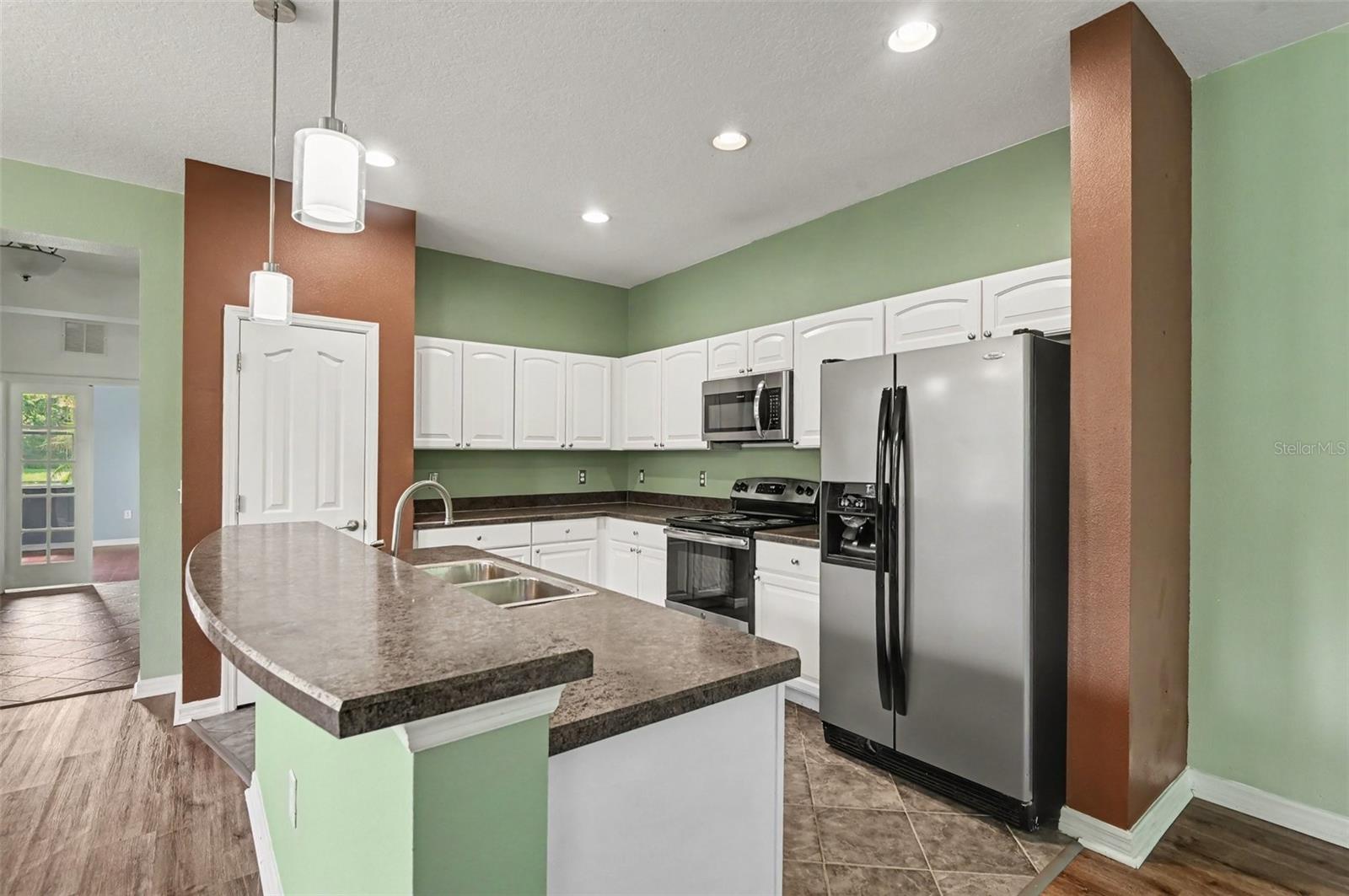 599 Lake Eagle Ln Property Photo 6
