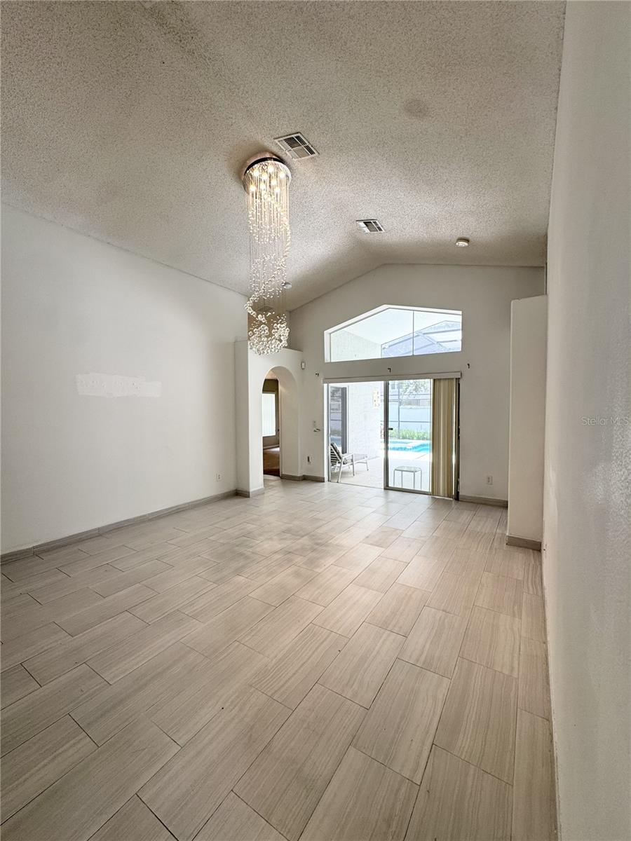 2627 Oneida Loop Property Photo 4