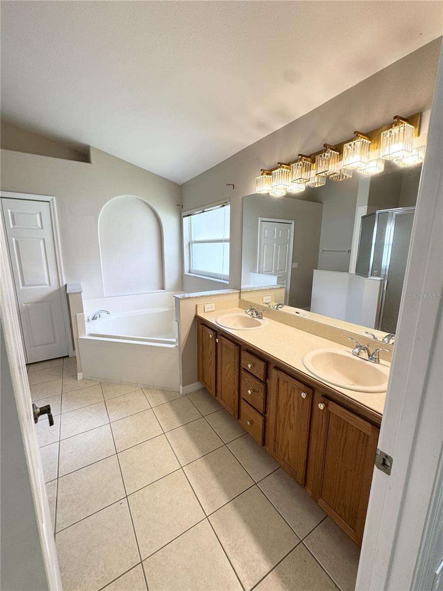 2627 Oneida Loop Property Photo 8
