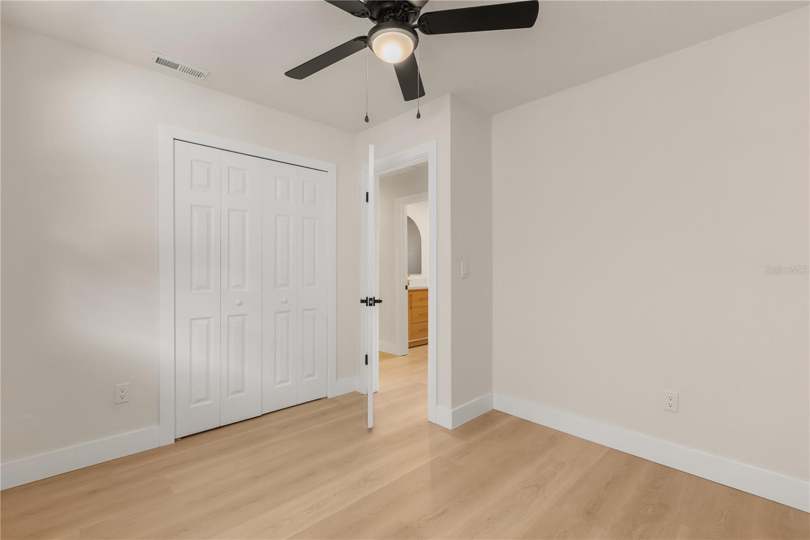 726 Forest Glen Ct Property Photo 25