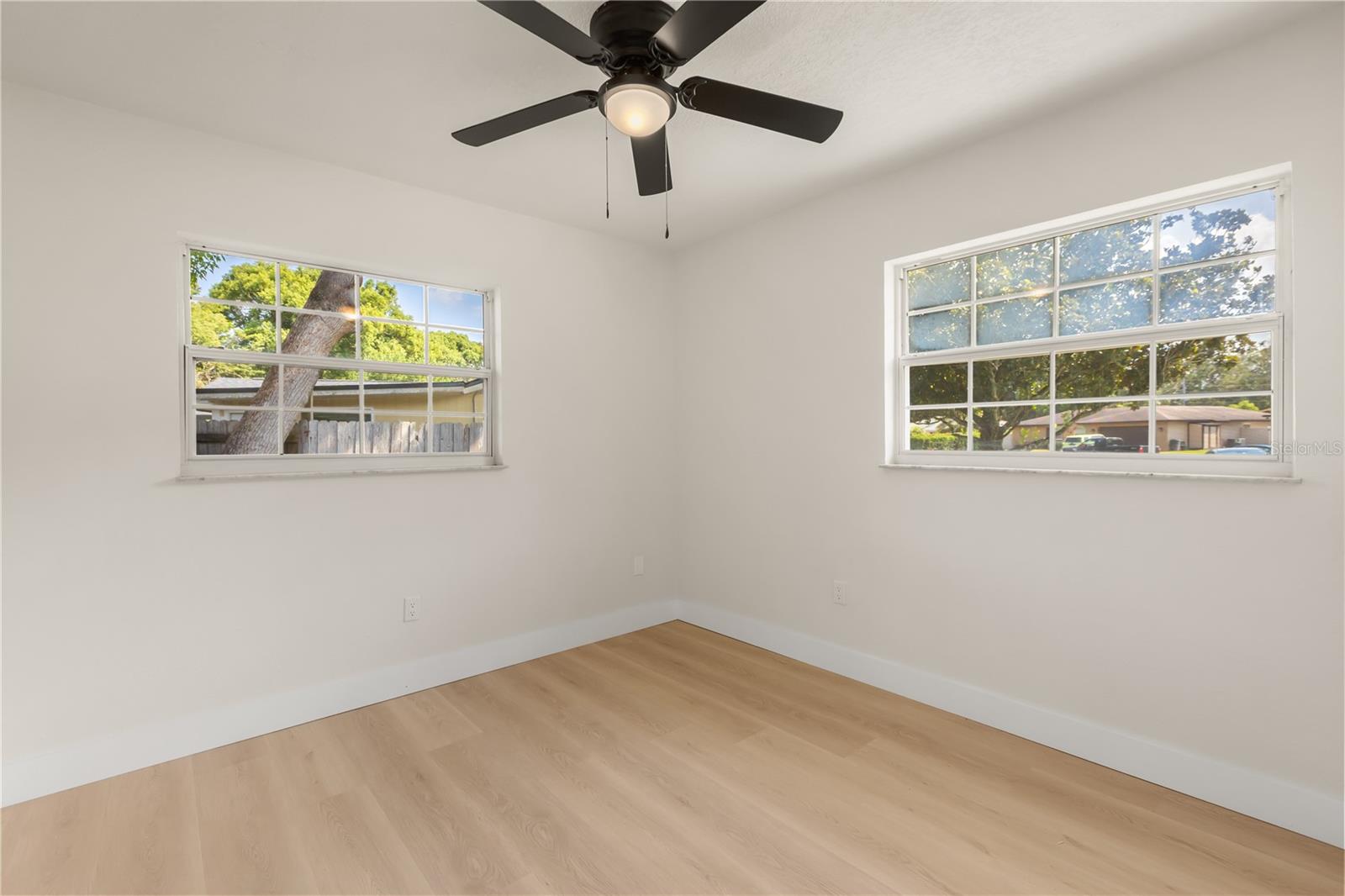 726 Forest Glen Ct Property Photo 26