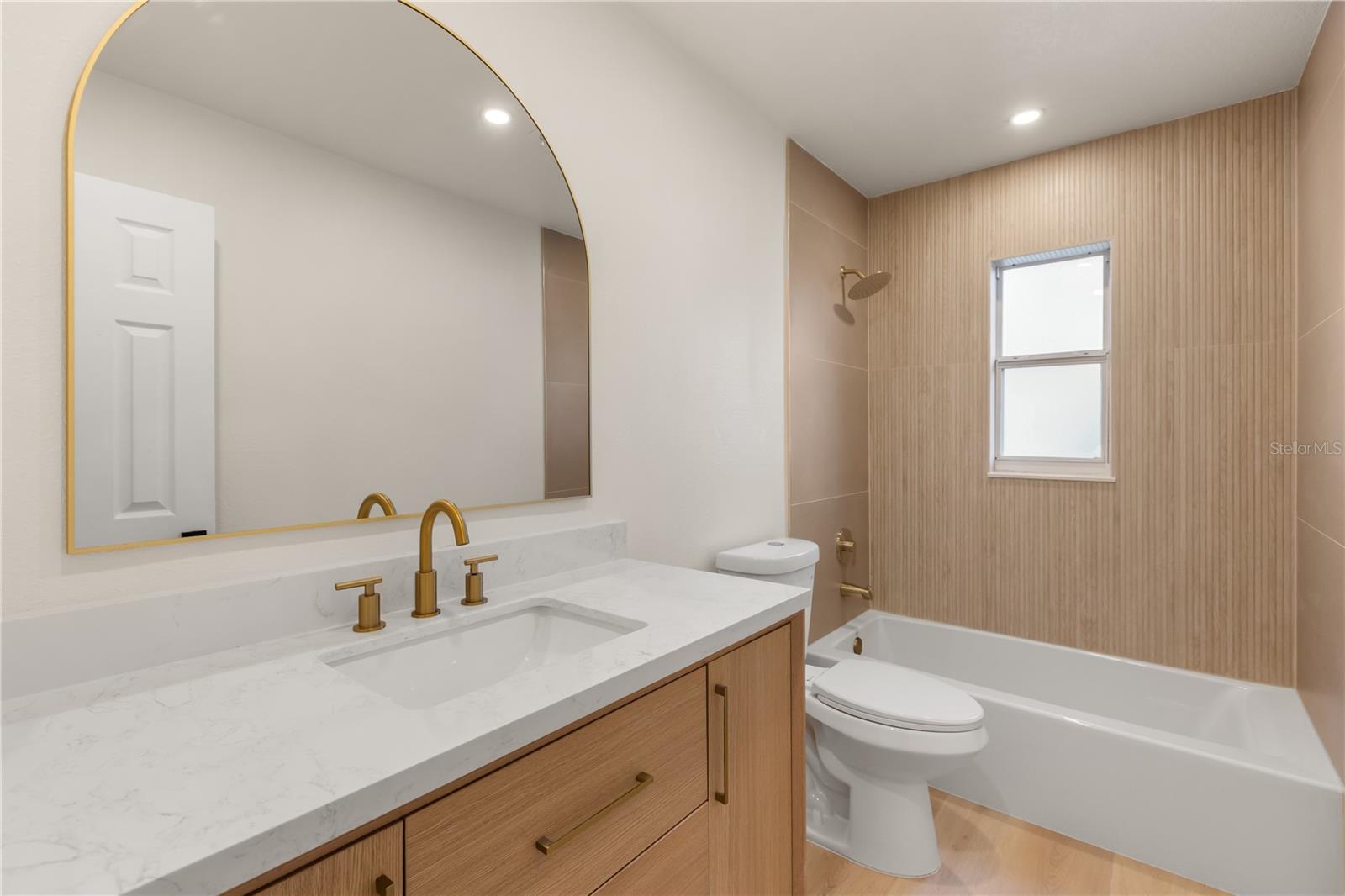 726 Forest Glen Ct Property Photo 28