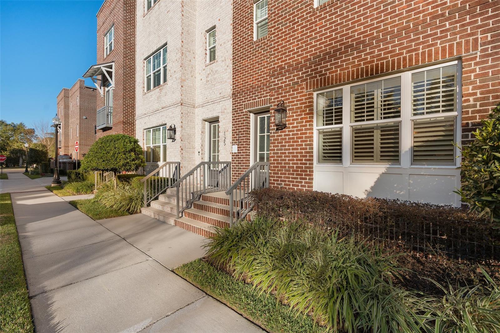 129 S PARK AVE #8E Property Photo 1