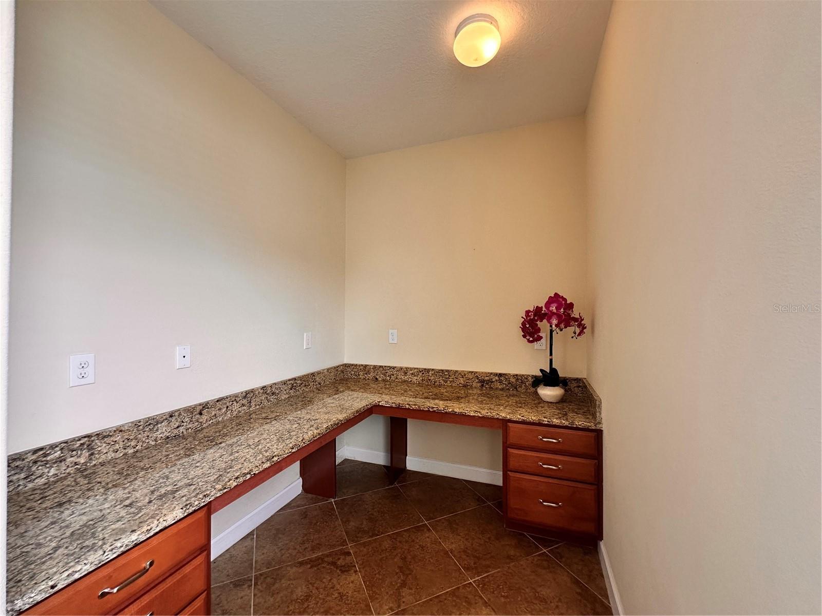 7409 Fairgrove Ave Property Photo 6