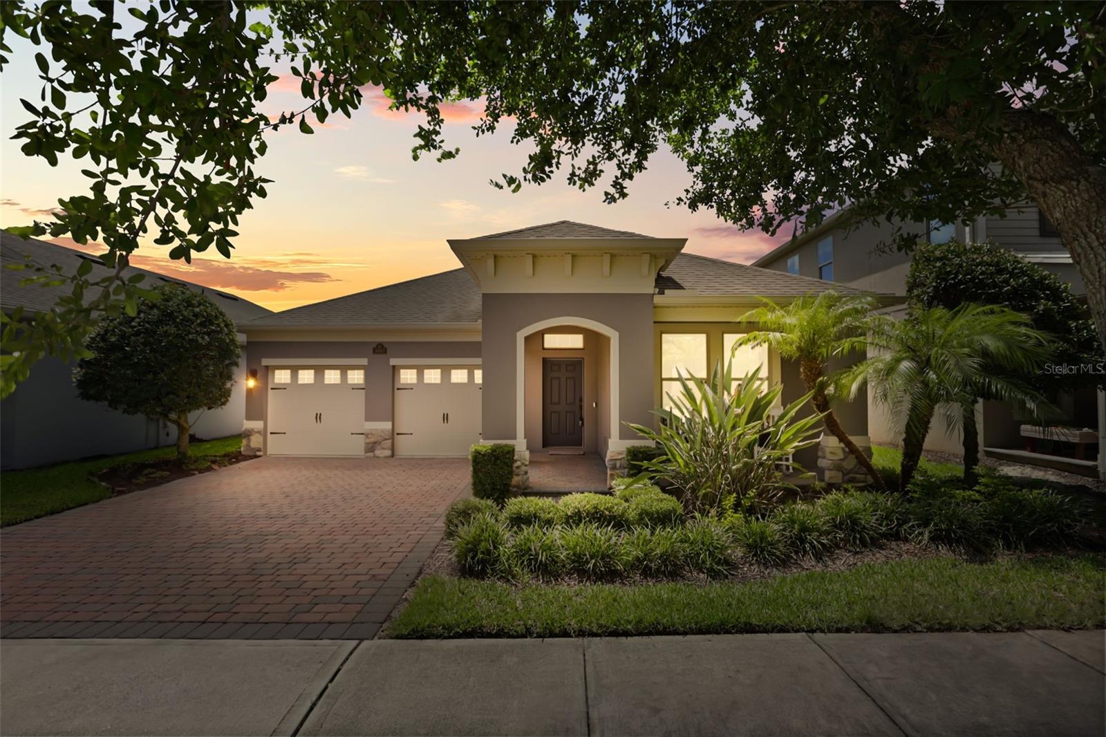 16082 Hampton Crossing Dr Property Photo 2