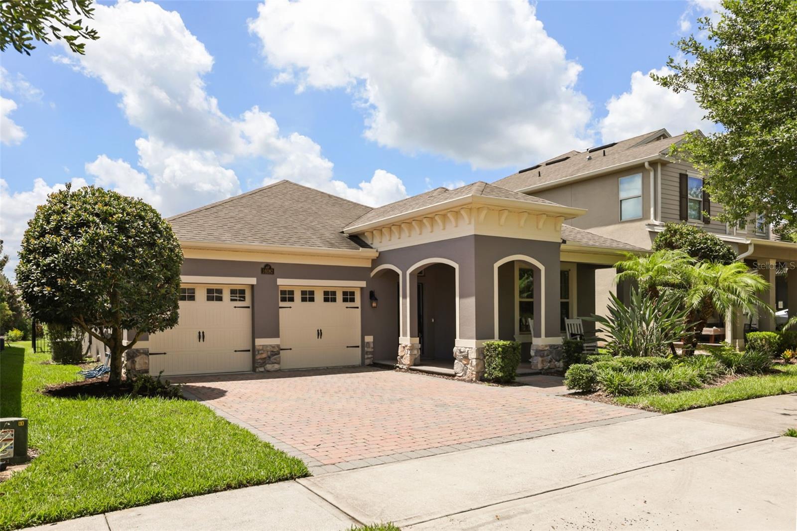 16082 Hampton Crossing Dr Property Photo 3