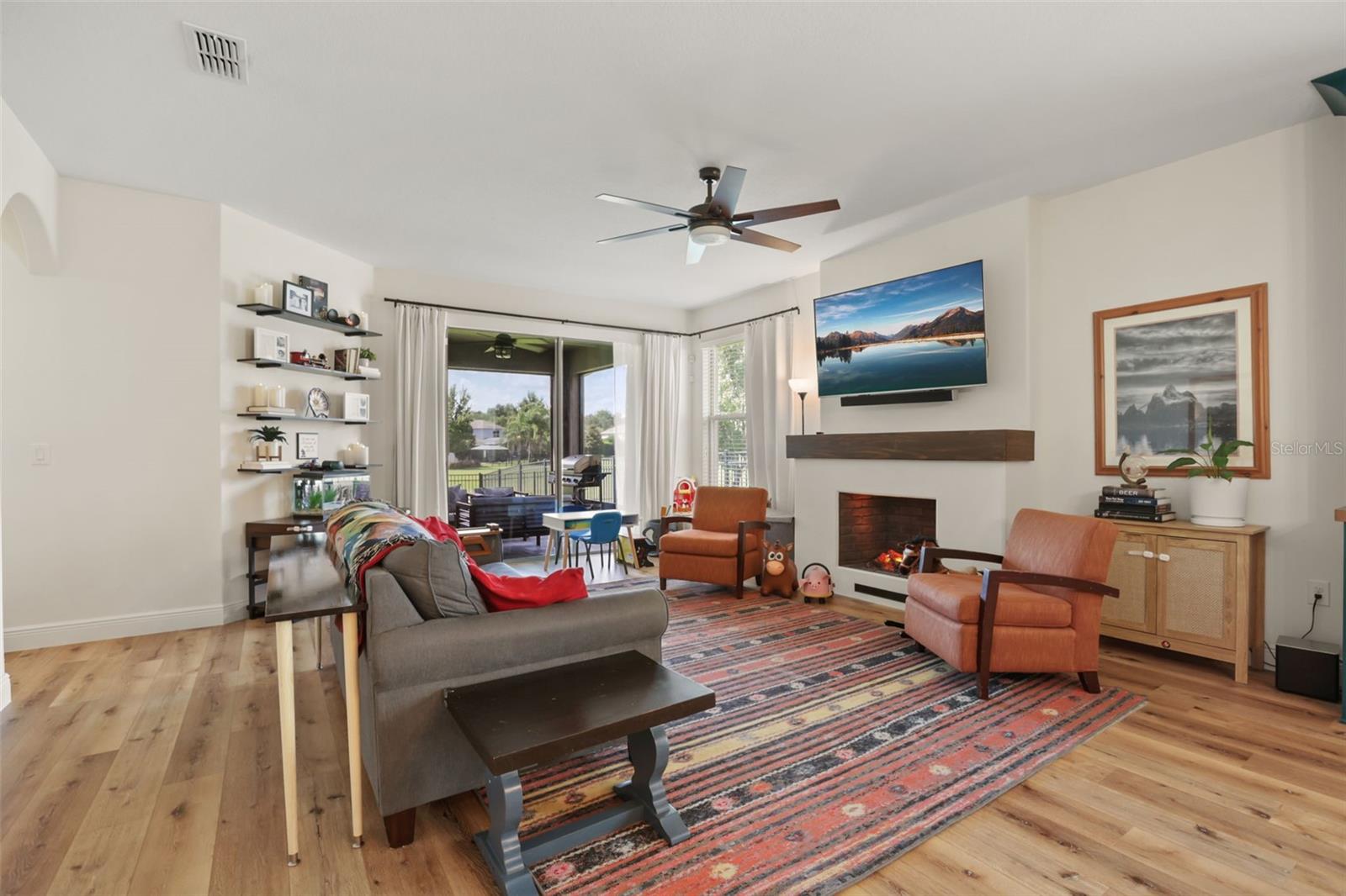 16082 Hampton Crossing Dr Property Photo 10
