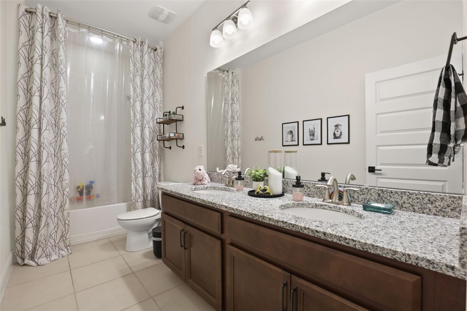 16082 Hampton Crossing Dr Property Photo 24