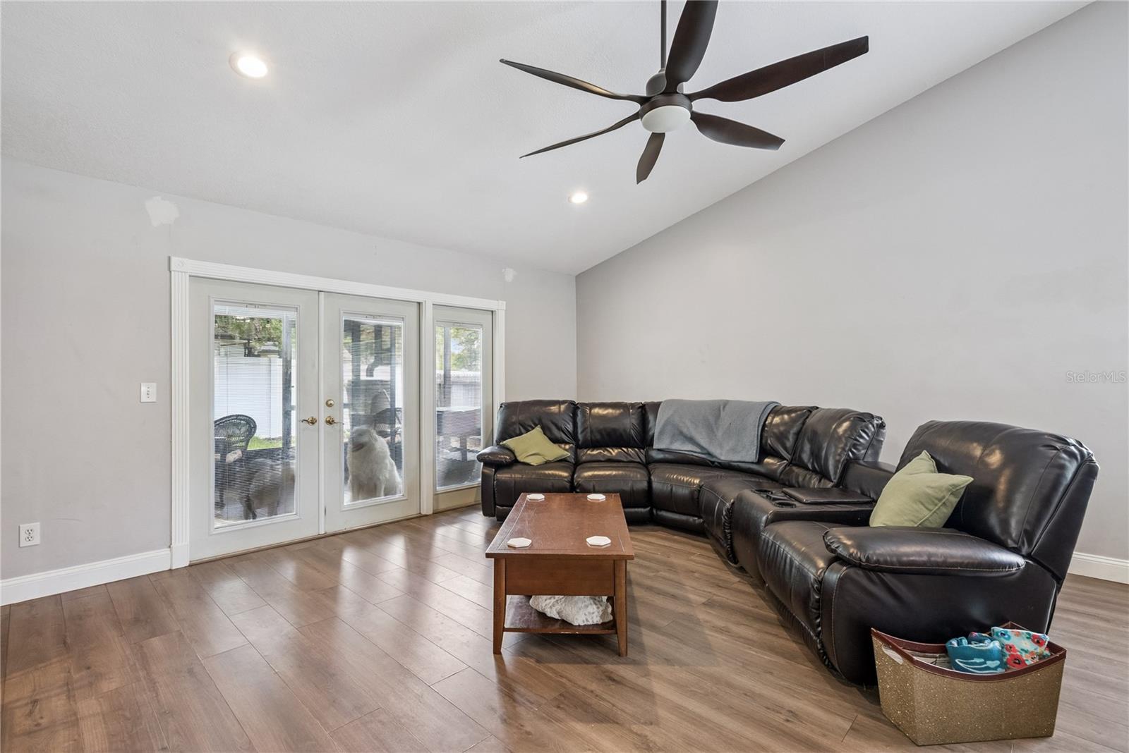 1009 Mccully Ct Property Photo 3