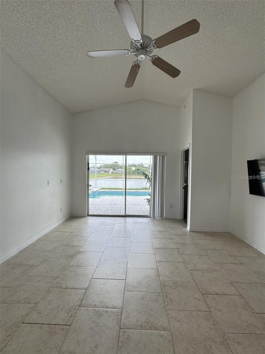 1144 Clear Creek Cir Property Photo 3