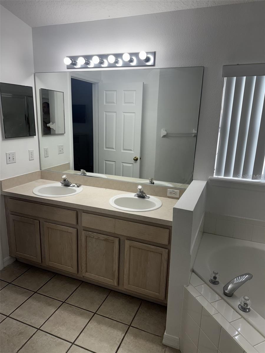 1144 Clear Creek Cir Property Photo 6