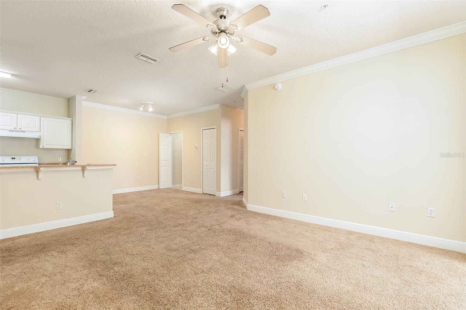 O6420656 Property Photo 3