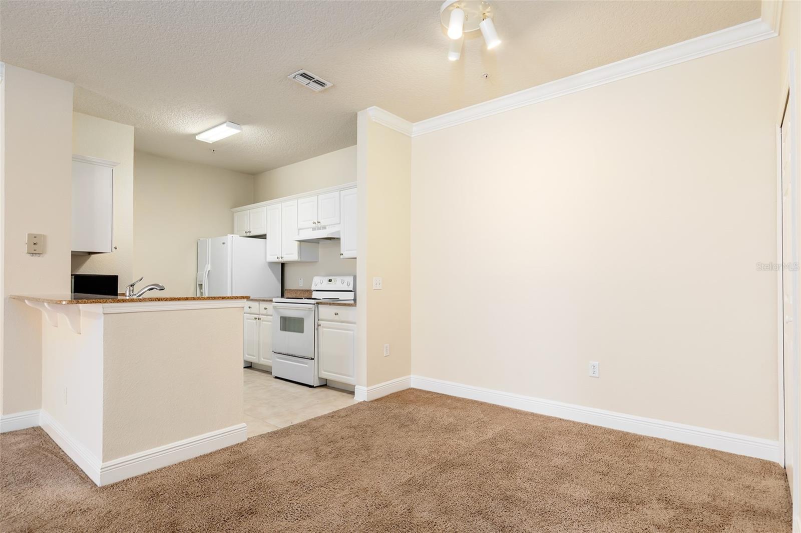 O6420656 Property Photo 4