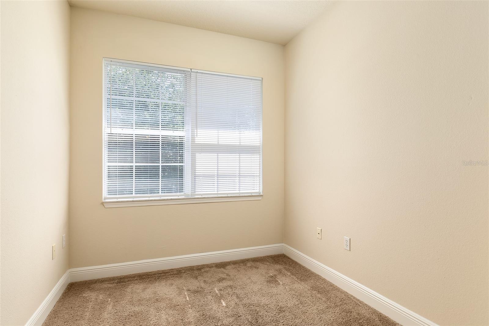 O6420656 Property Photo 5