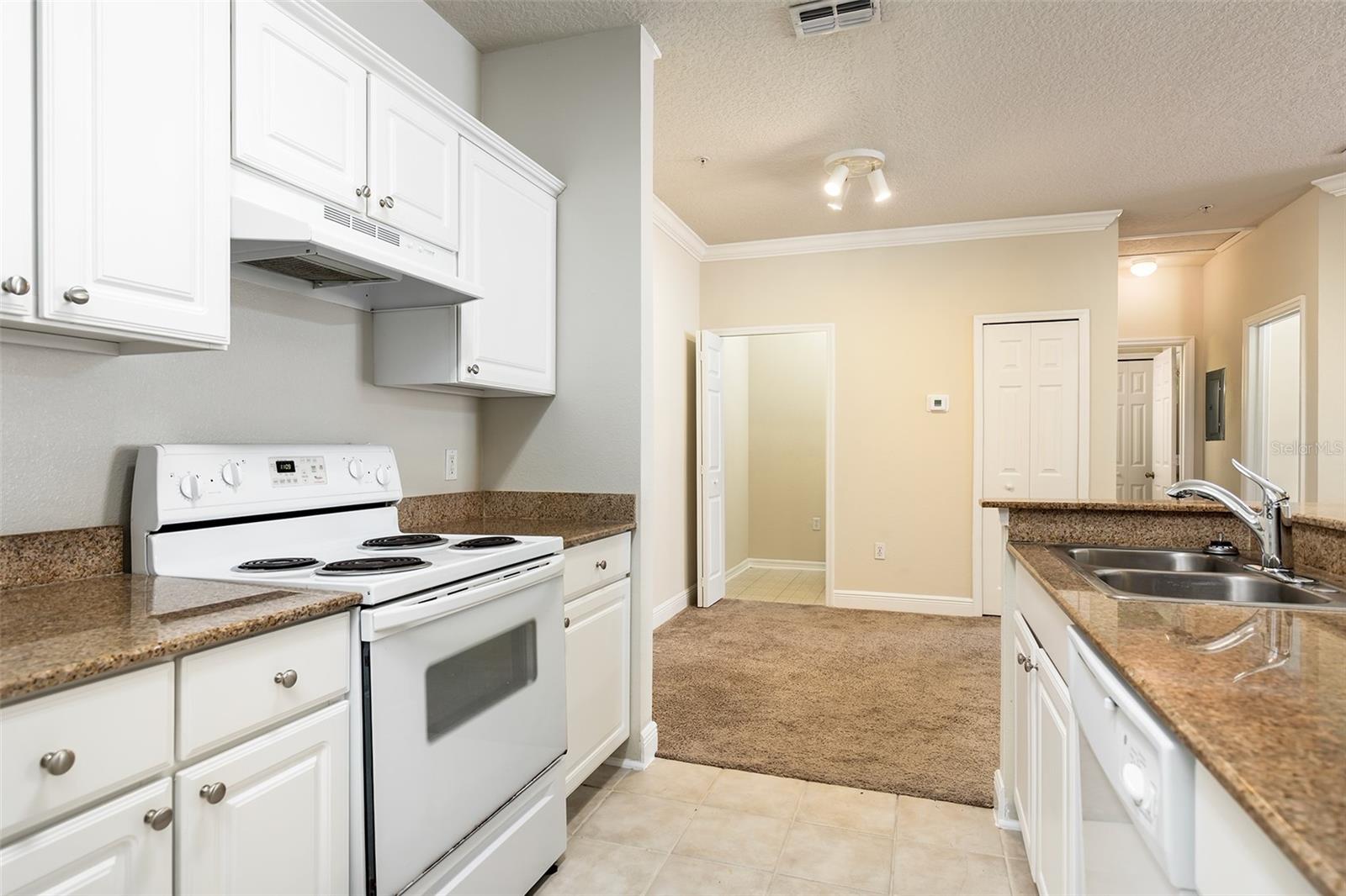 O6420656 Property Photo 6