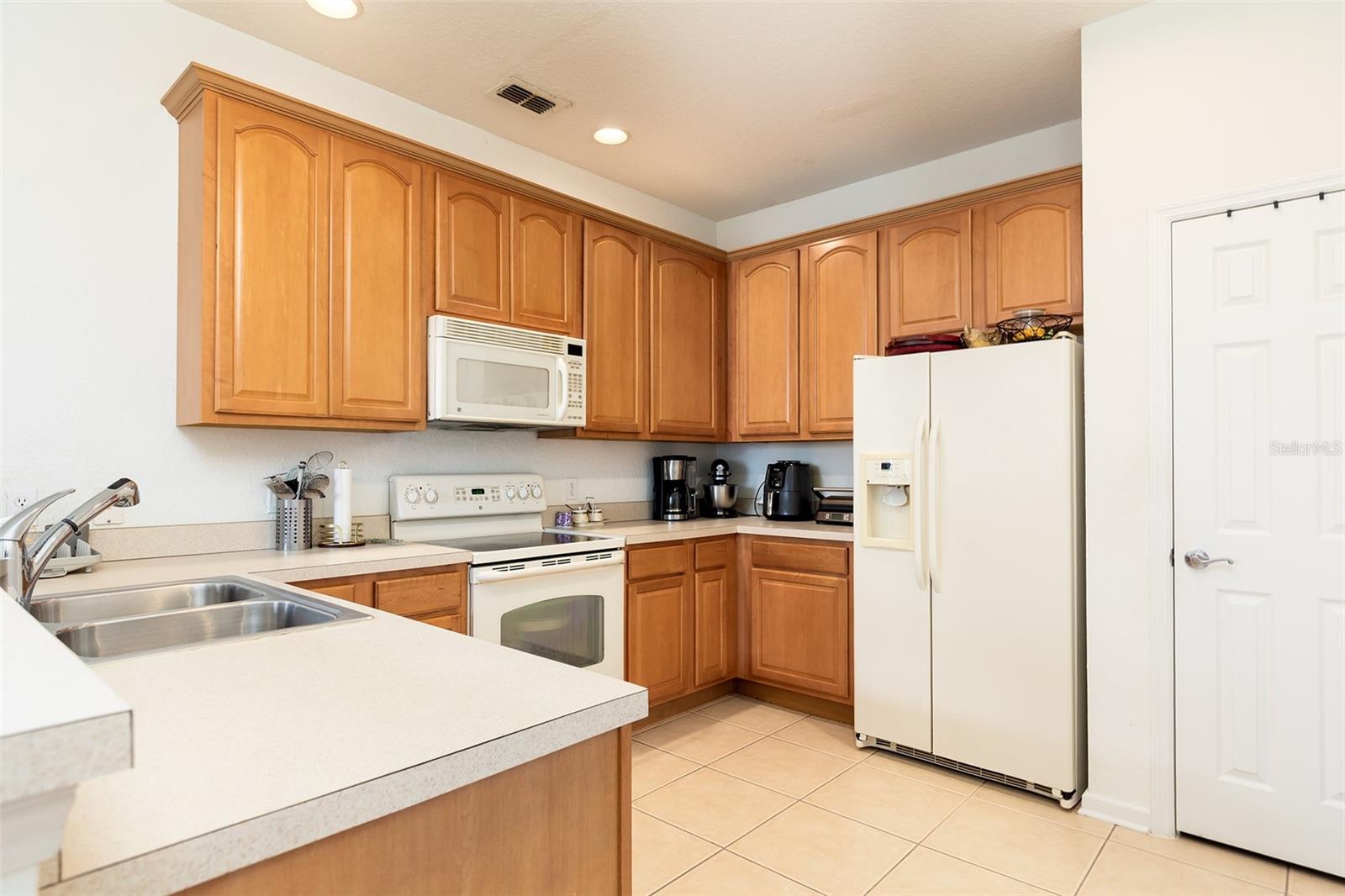 O6420664 Property Photo 4