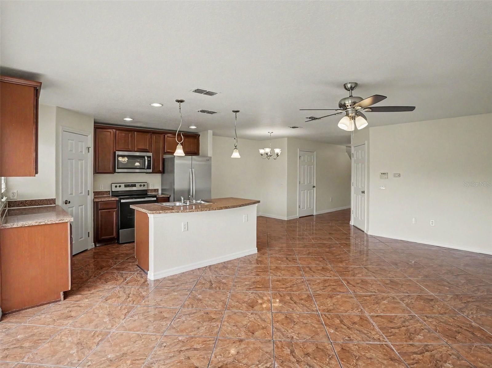 6105 Timber Crest Dr Property Photo 4