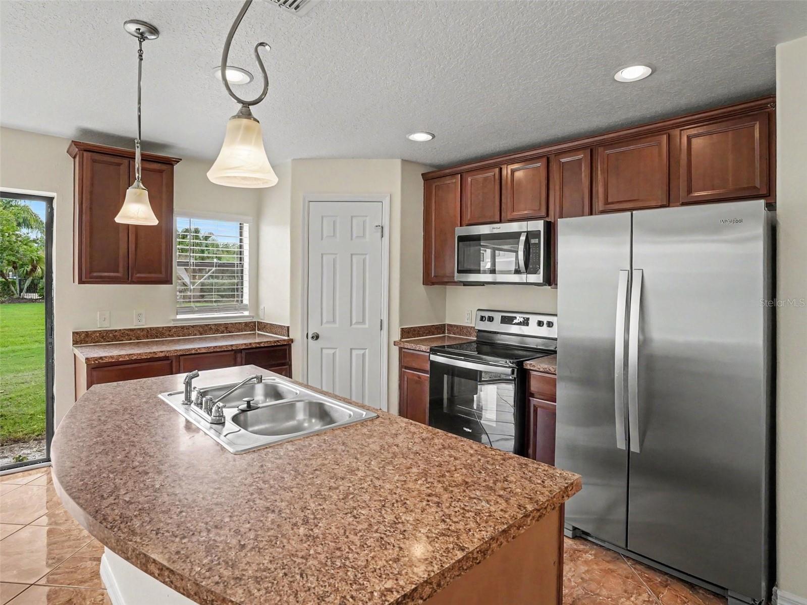 6105 Timber Crest Dr Property Photo 5