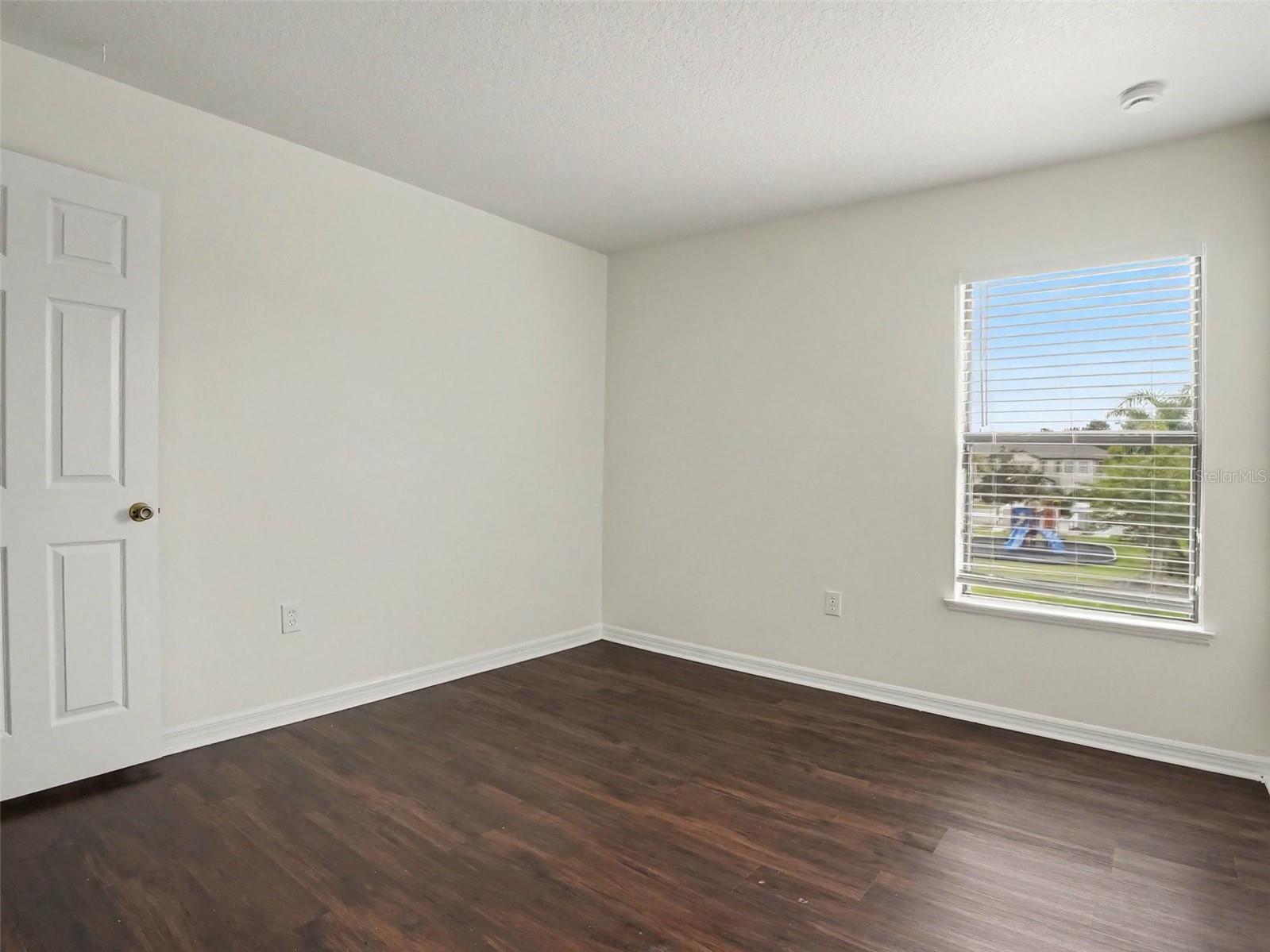6105 Timber Crest Dr Property Photo 9