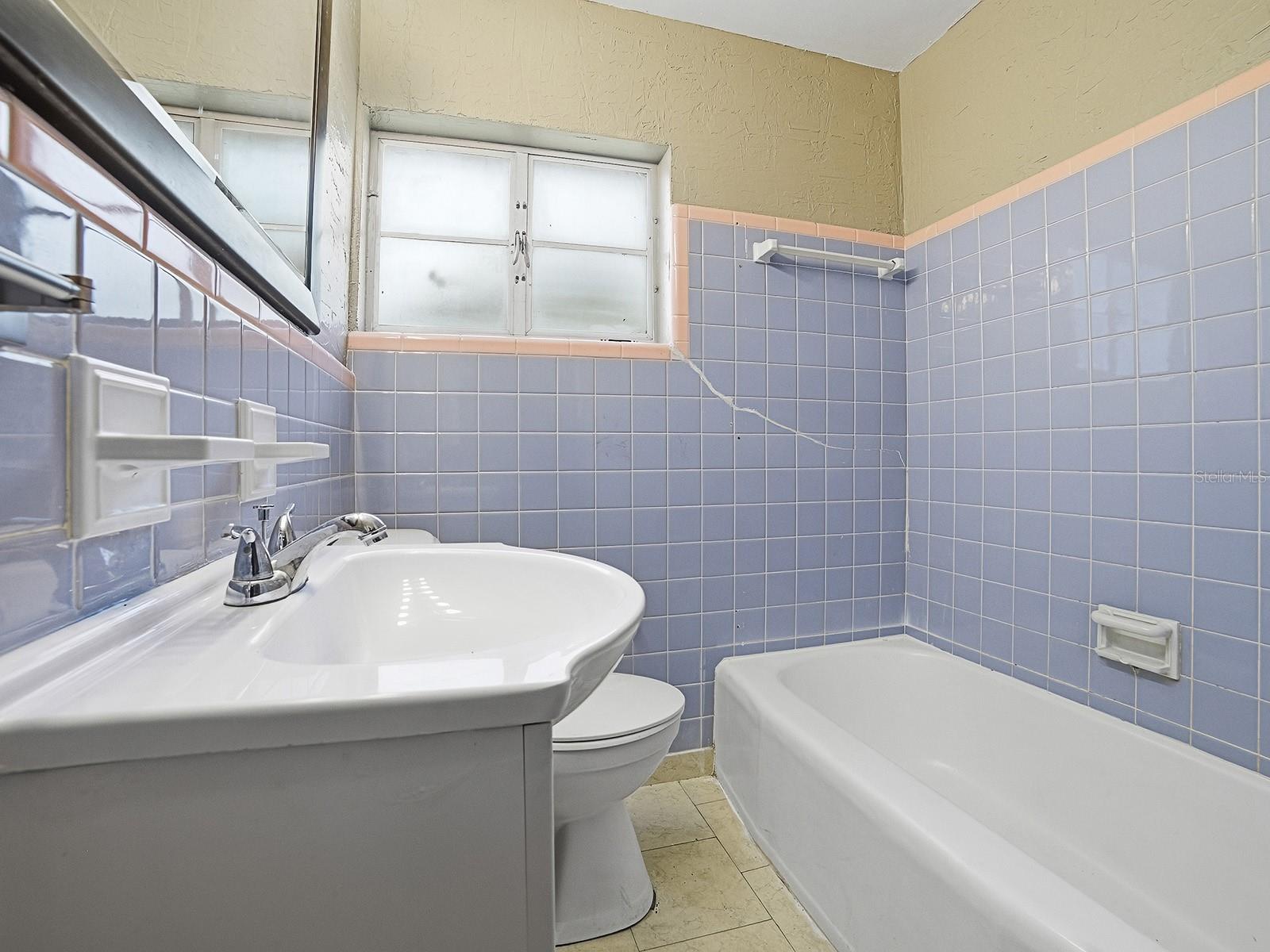 404 Louis St Property Photo 22