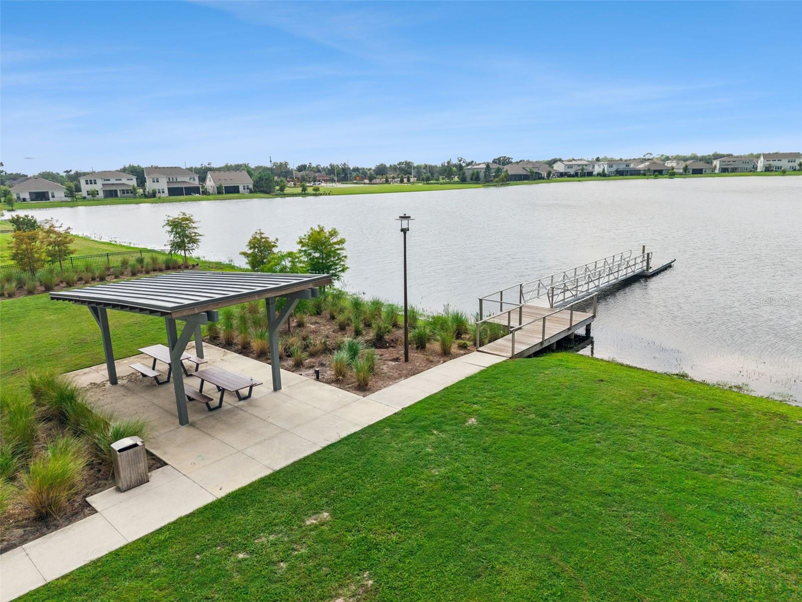 19053 Blueleaf St Property Photo 4