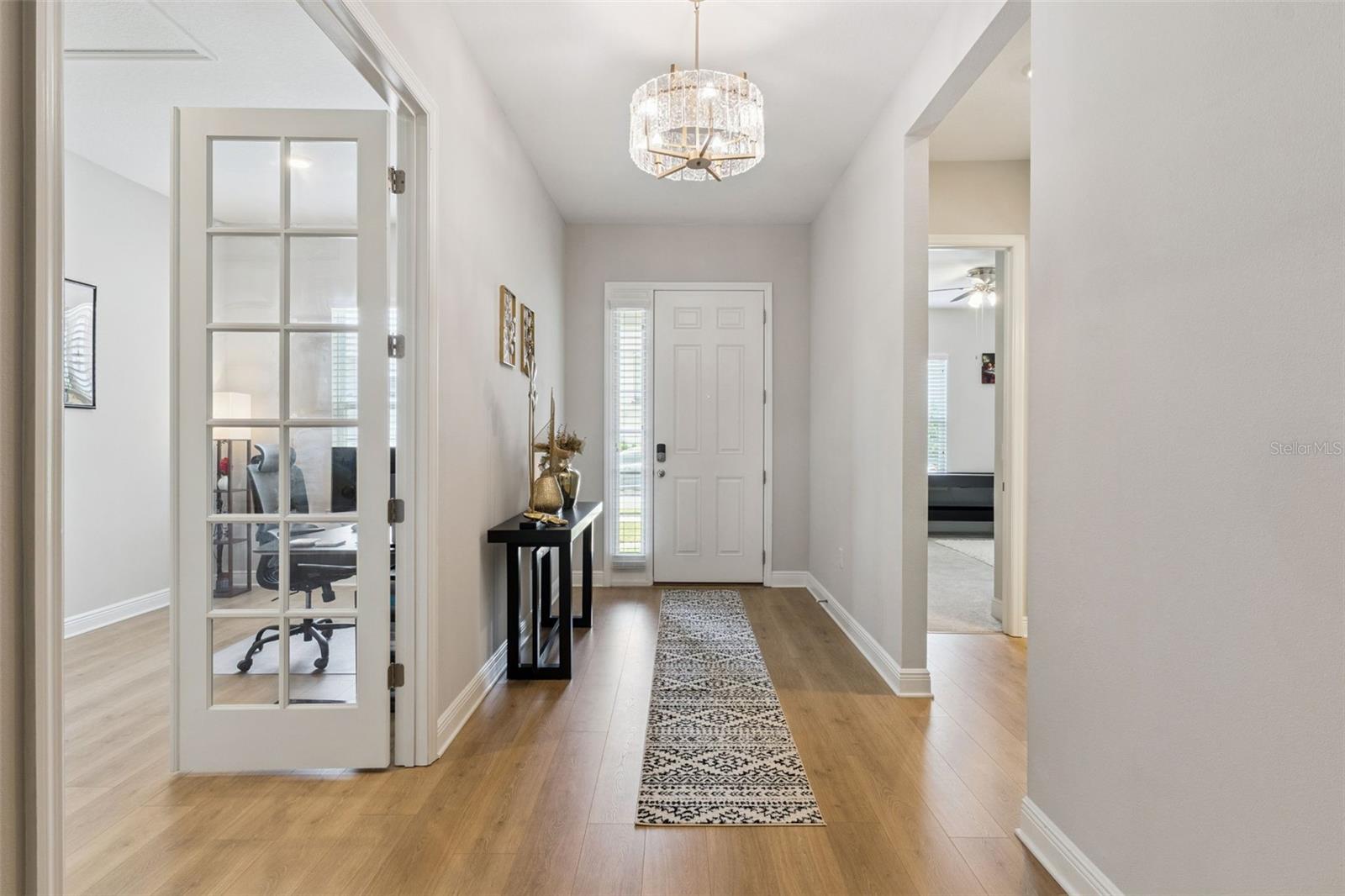 19053 Blueleaf St Property Photo 8