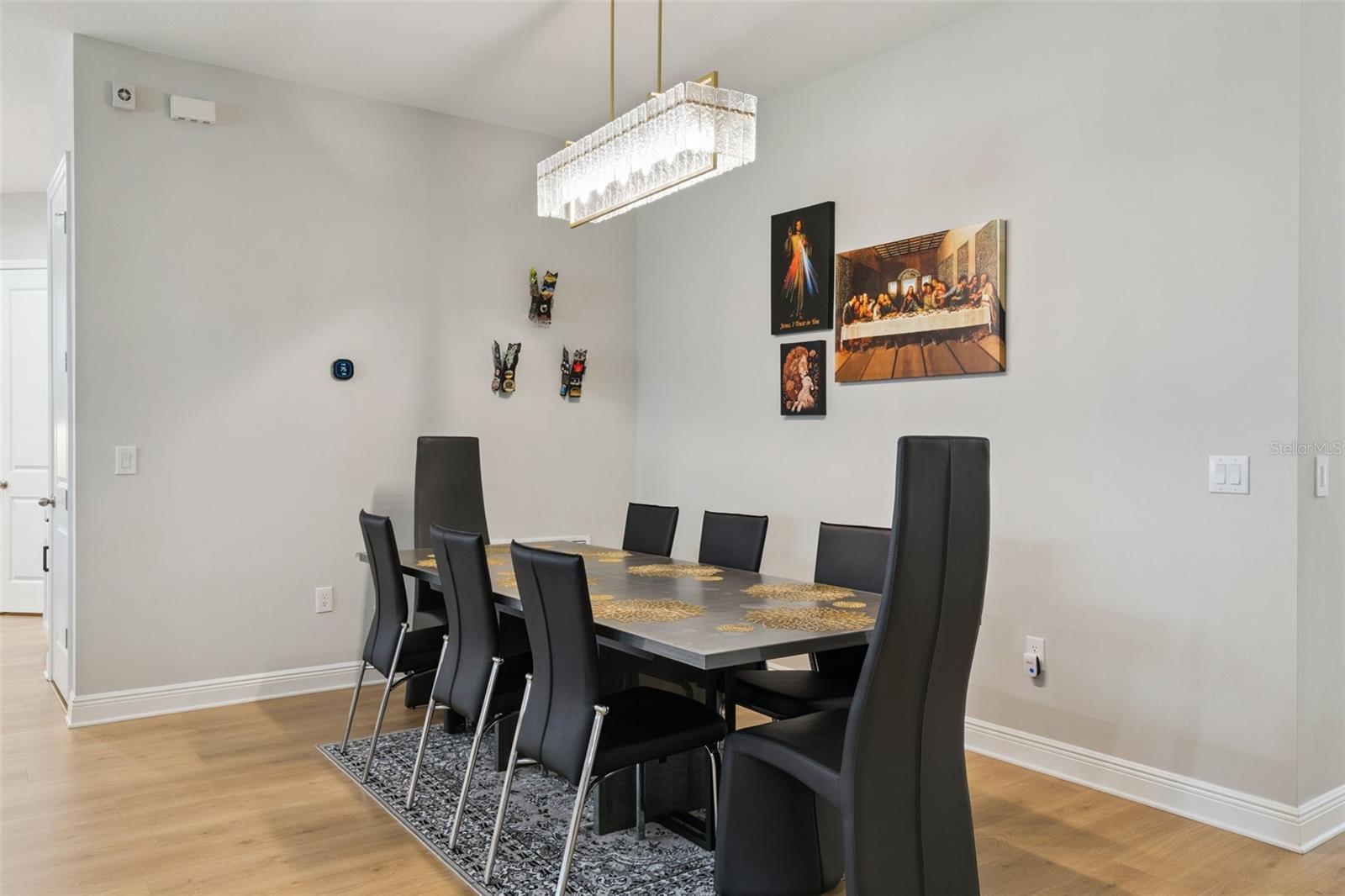 19053 Blueleaf St Property Photo 17