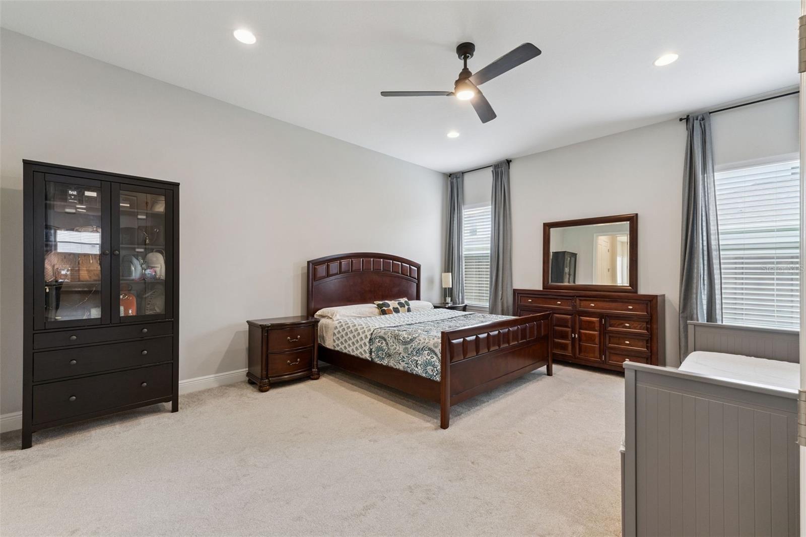 19053 Blueleaf St Property Photo 34