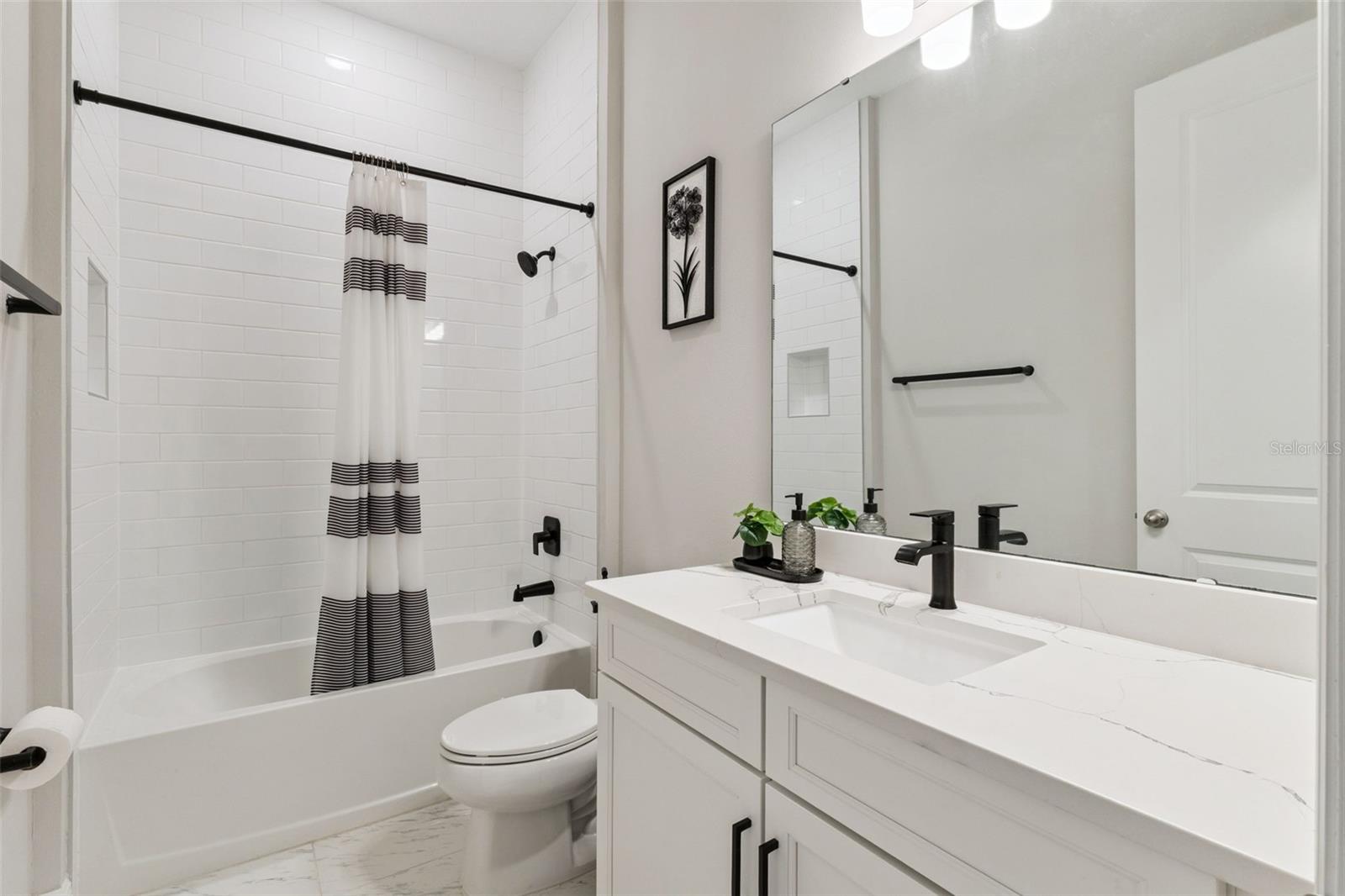 19053 Blueleaf St Property Photo 40