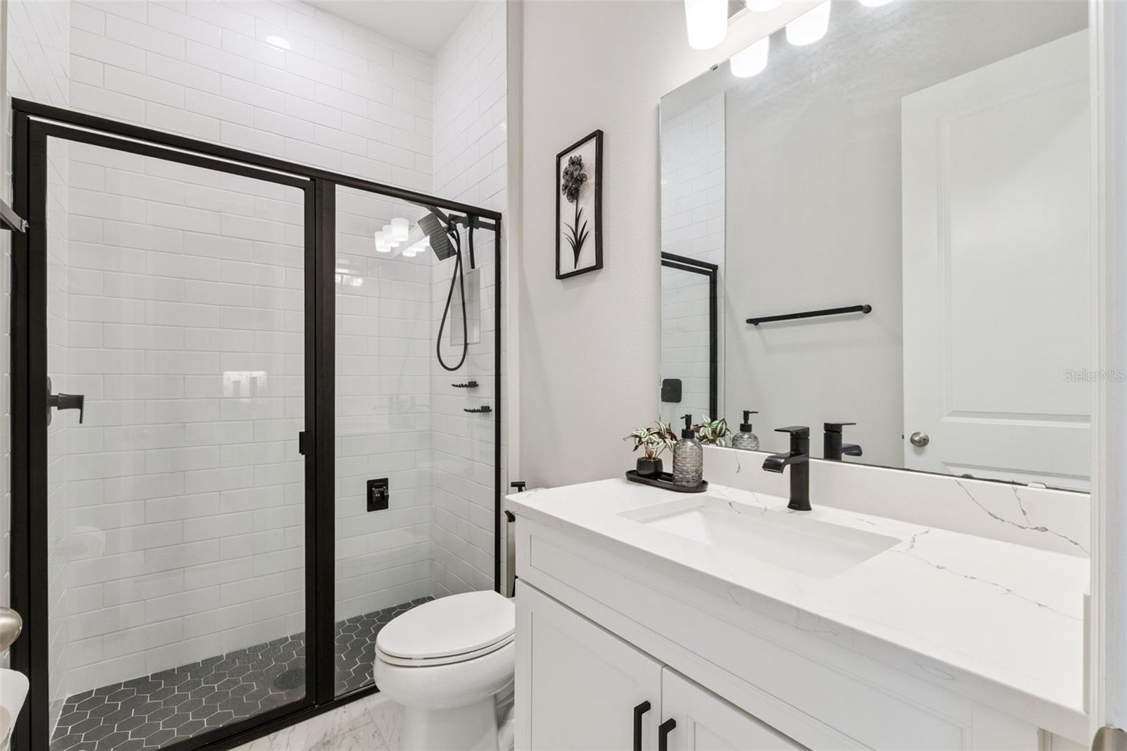 19053 Blueleaf St Property Photo 43
