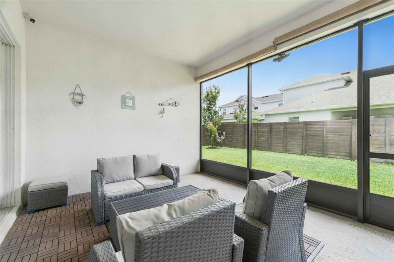 19053 Blueleaf St Property Photo 45