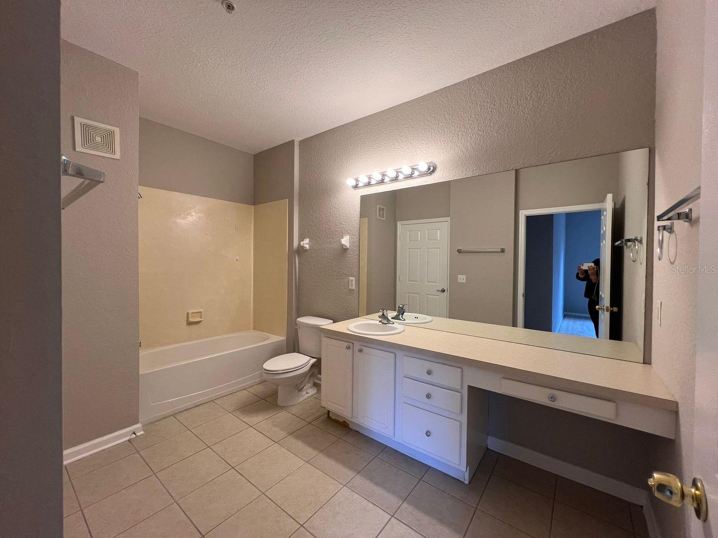2484 San Tecla St #204 Property Photo 9