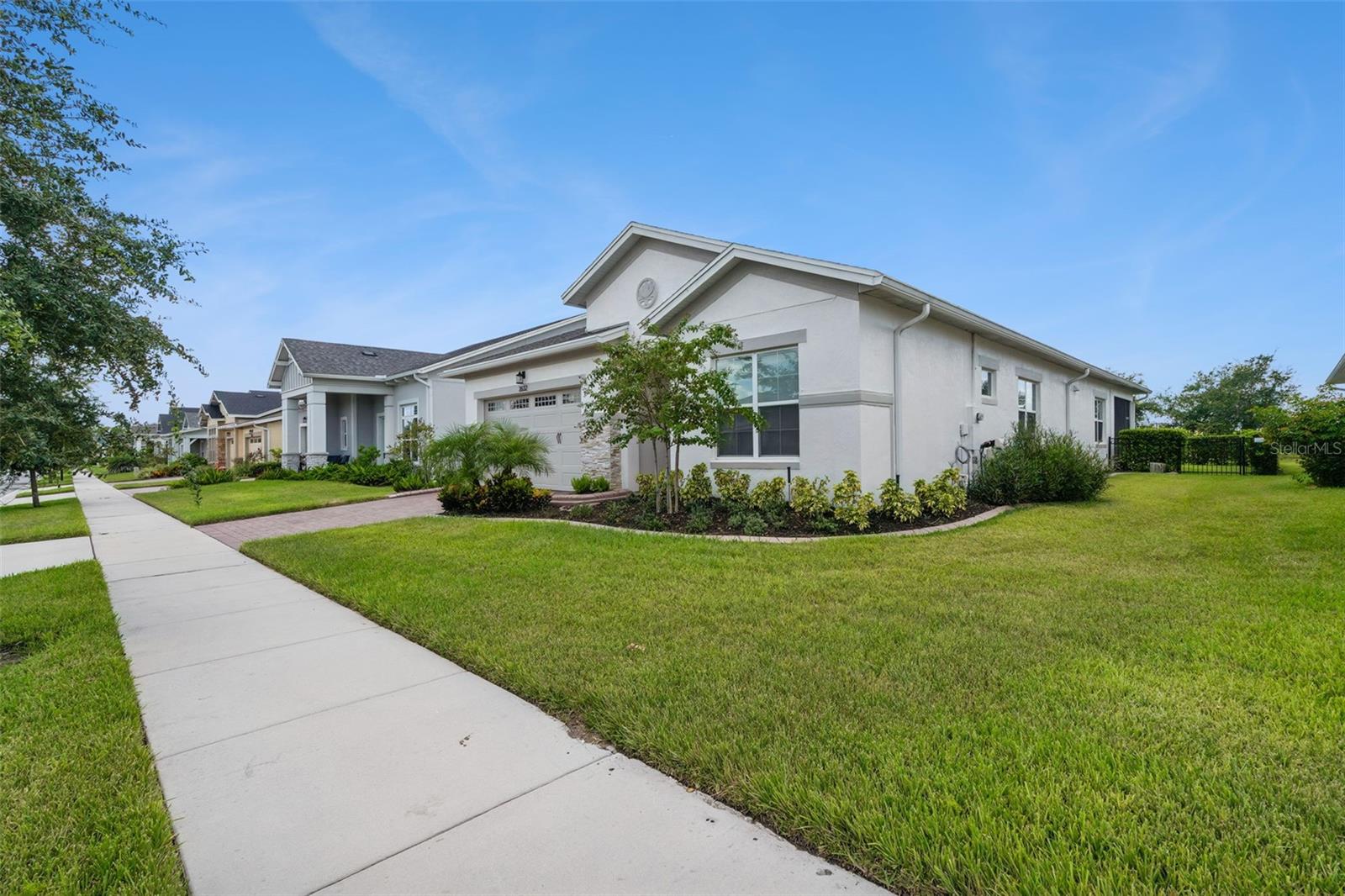 2632 Meadowedge Loop Property Photo 4