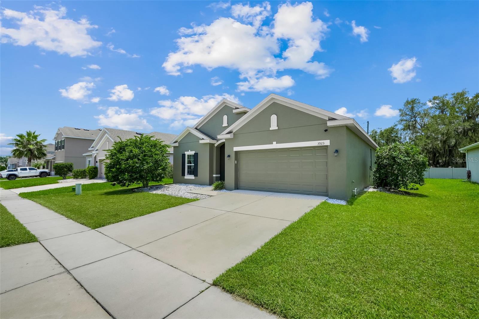3923 Wind Dancer Cir Property Photo 2