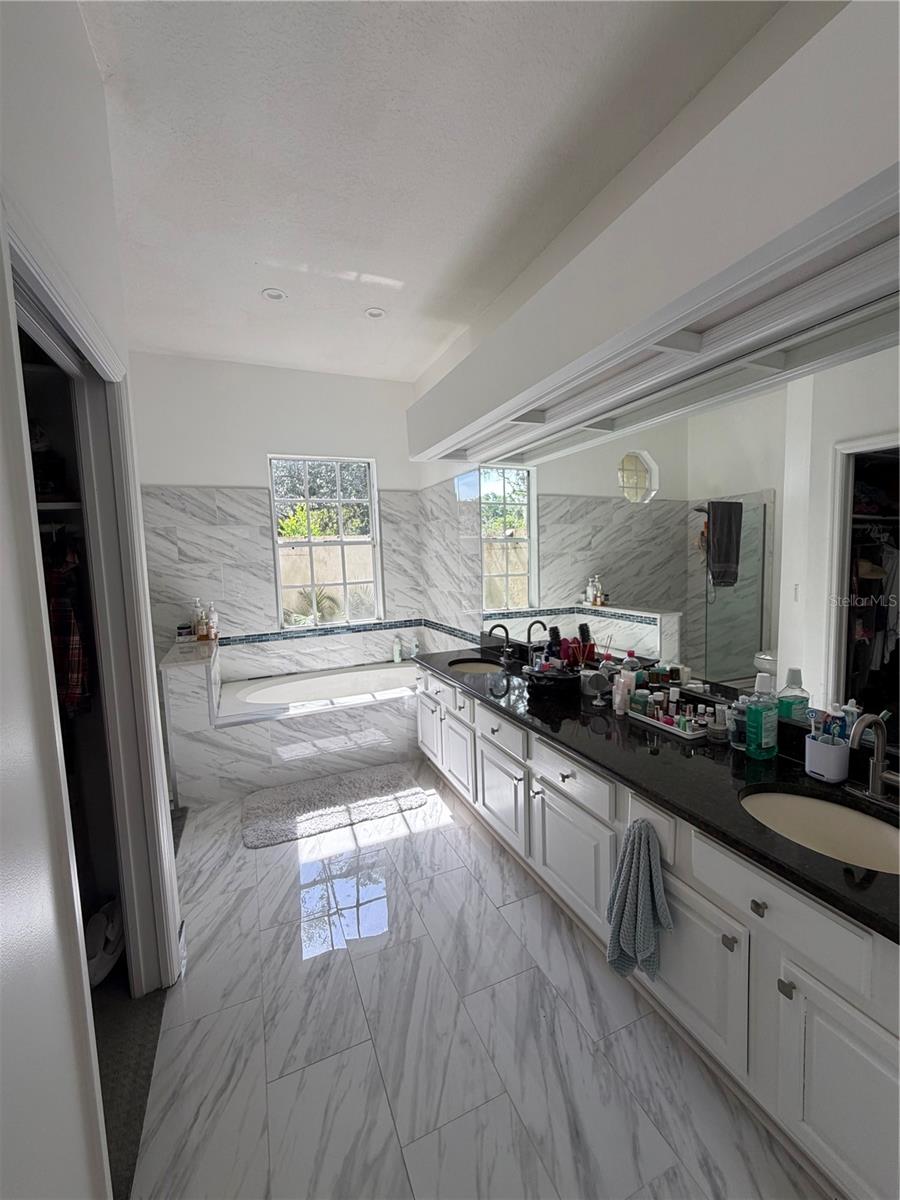 2435 Sweetwater Country Club Place Dr Property Photo 10