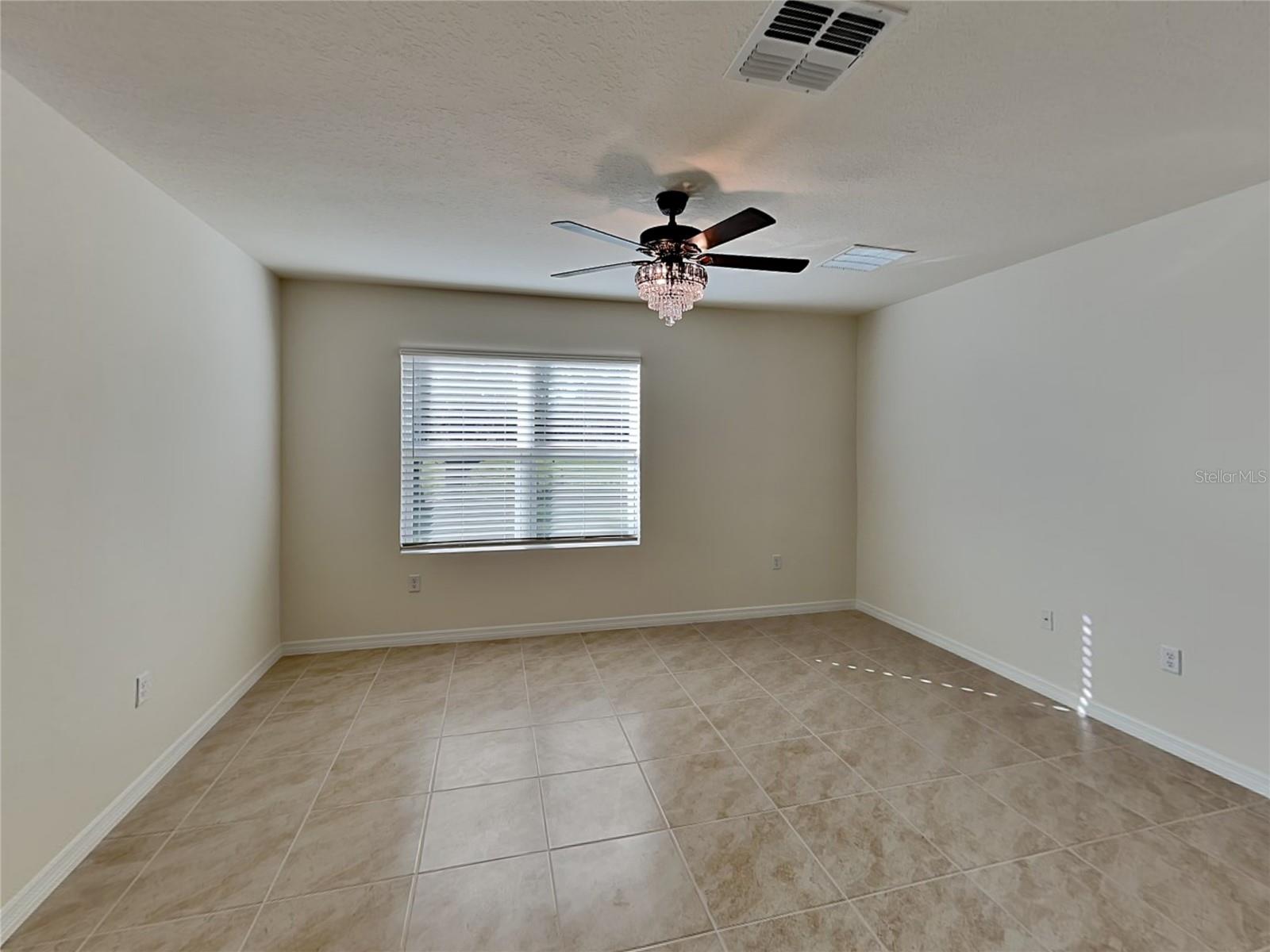 1004 Brooklet Dr Property Photo 3